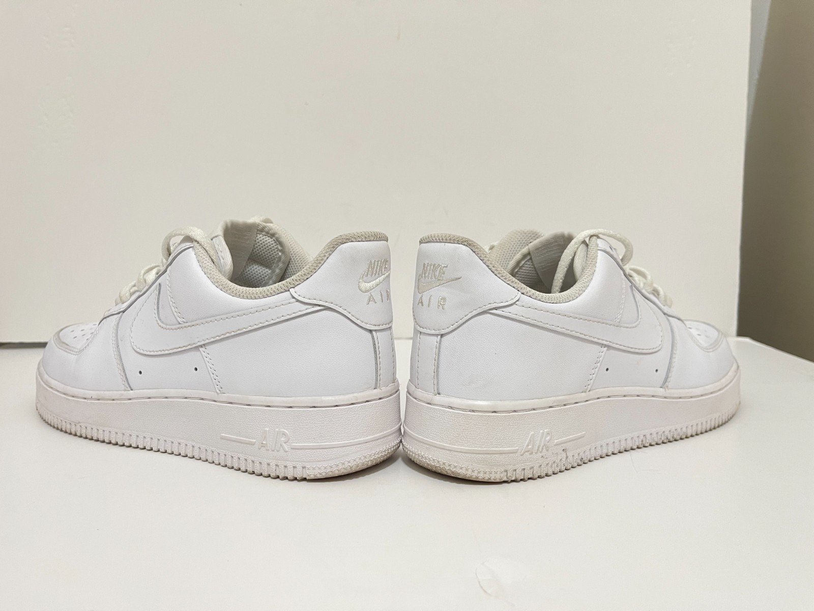 EUC Nike Air Force 1 Low 2022 triple White DD8959-100 Womens 9.5 /Mens 8 casual