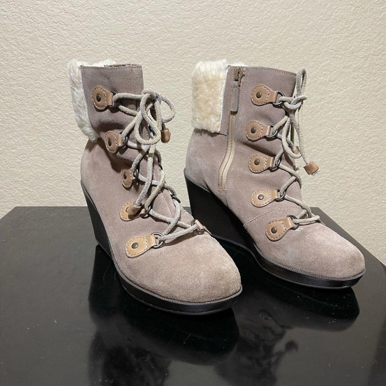 COLE Haan Waterproof Sherpa Lined Size 6.5 Booties