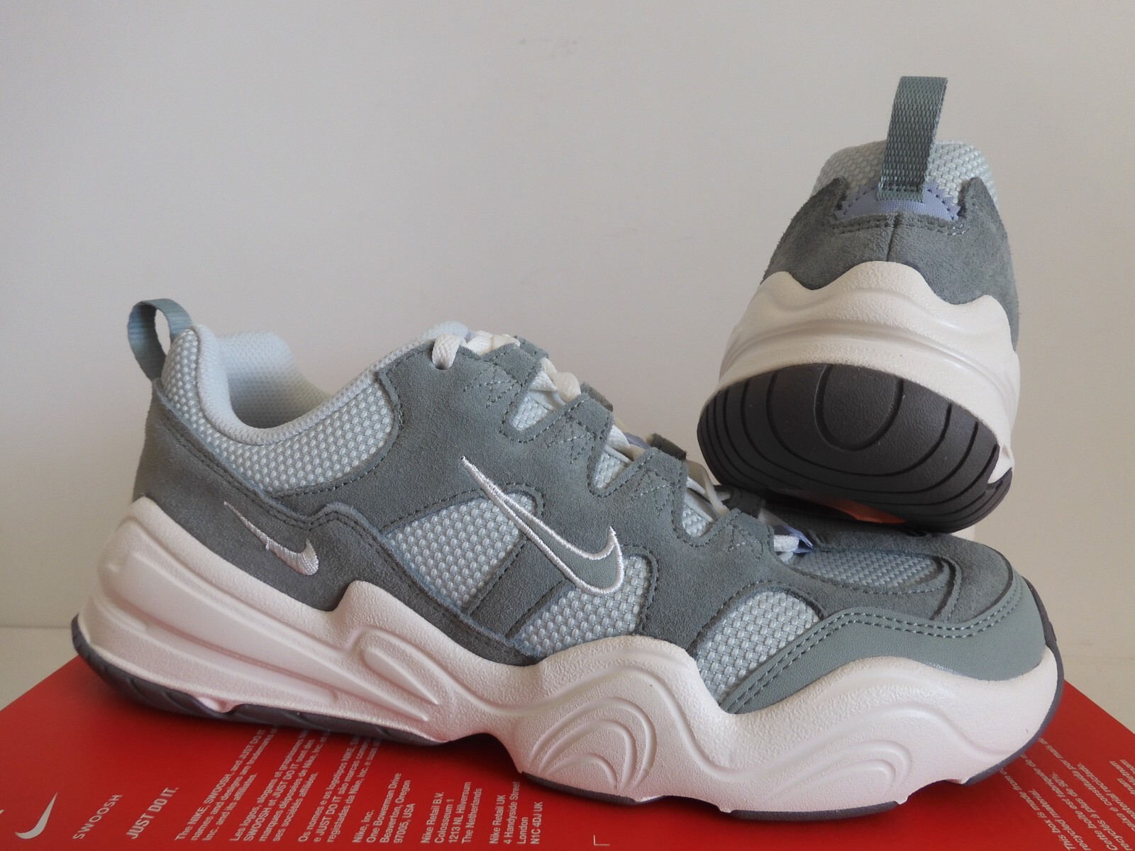 WMNS NIKE TECH HERA LIGHT SILVER-MICA GREEN-SAIL SZ 10 [DR9761-001]