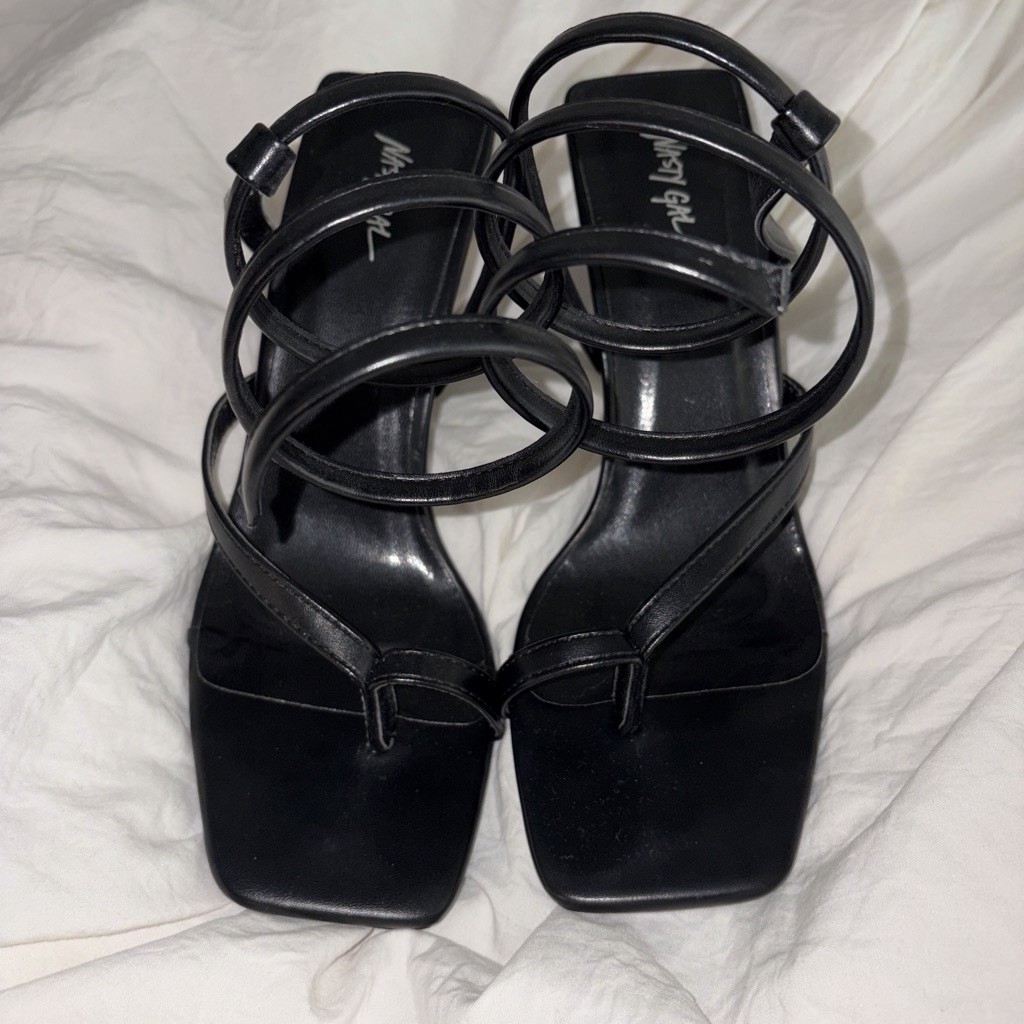 Women’s US 8 Black Strappy Thong Square Toe Toe Ankle Wrap Heels