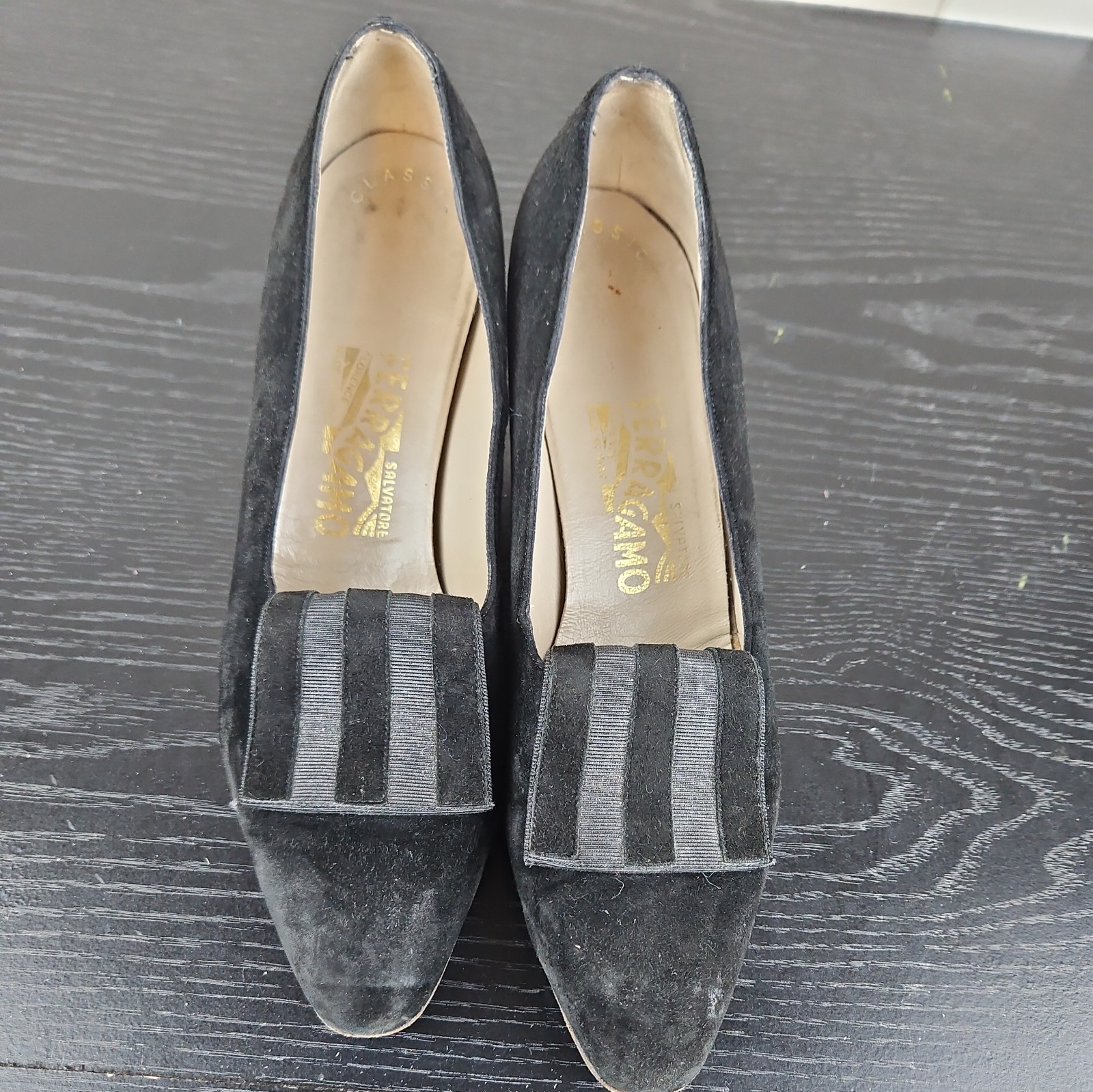 Salvatore Ferragamo Women’s Sz 6.5 AA Black Suede Hoes Heels Made In Italy