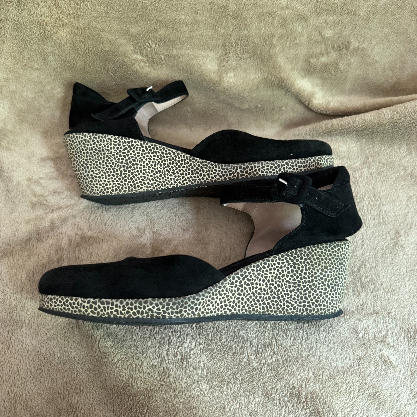 BeautiFeel Women’s Piper Wedges Black/Giraffe Suede Sandals EU 37-US 6/6.5