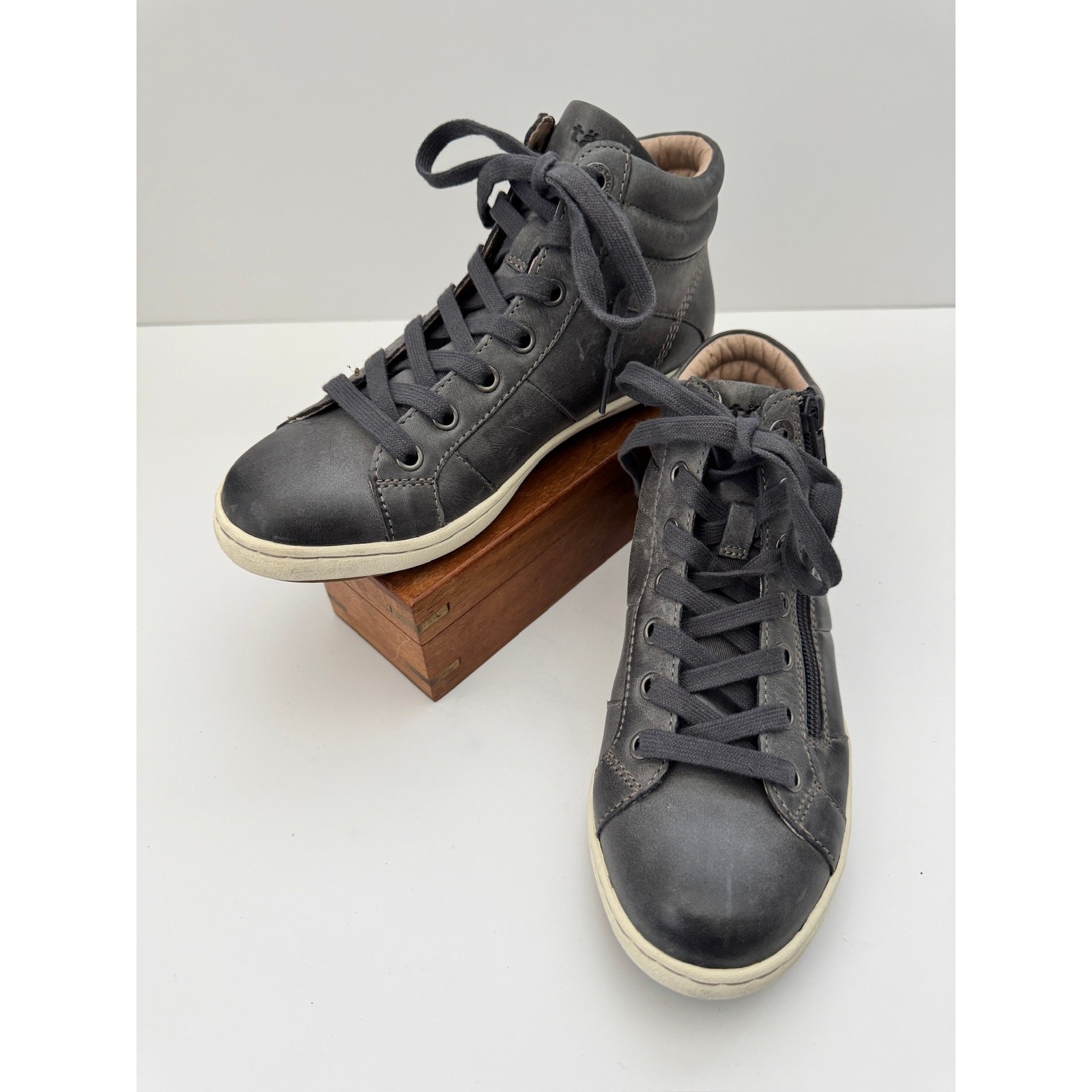 TAOS High Top Sneakers Women US 6 Gray Leather Casual Zip Lace Comfort