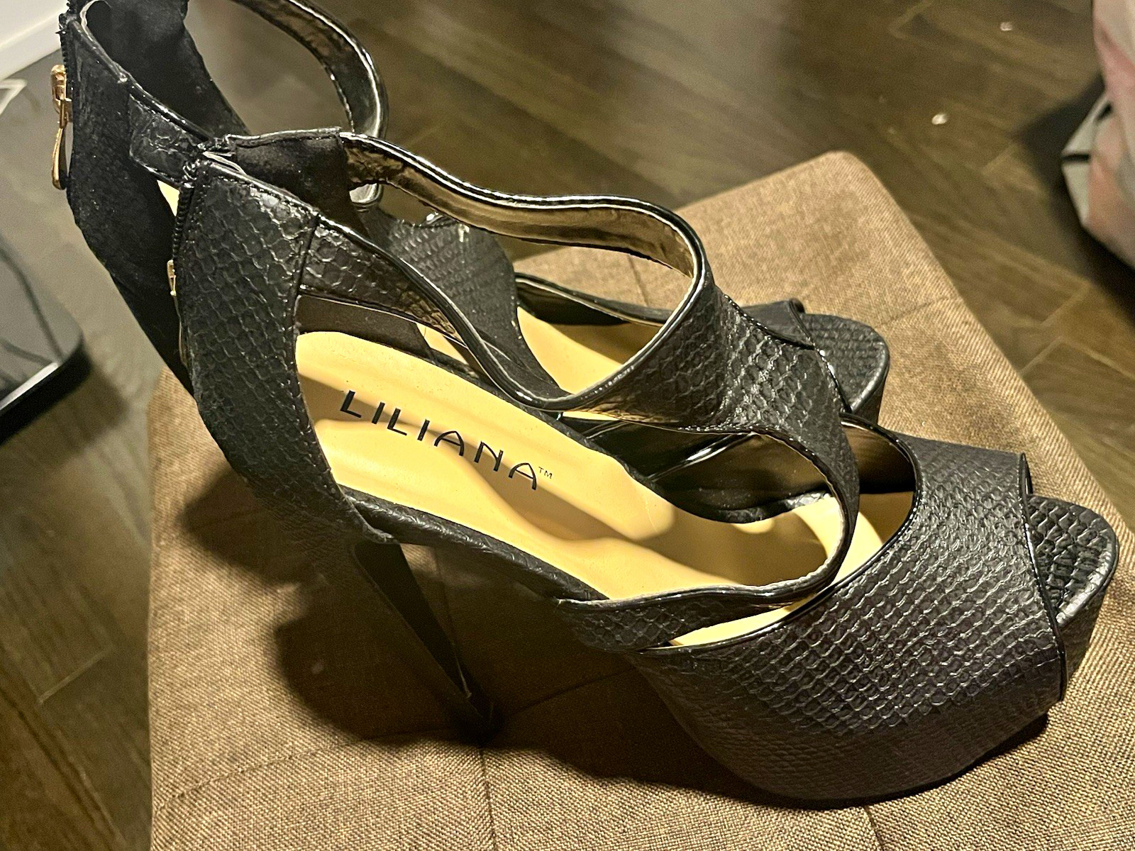 LILIANA Women’s Size 9 Black Patent Leather Strappy Open Toe Zip Heels