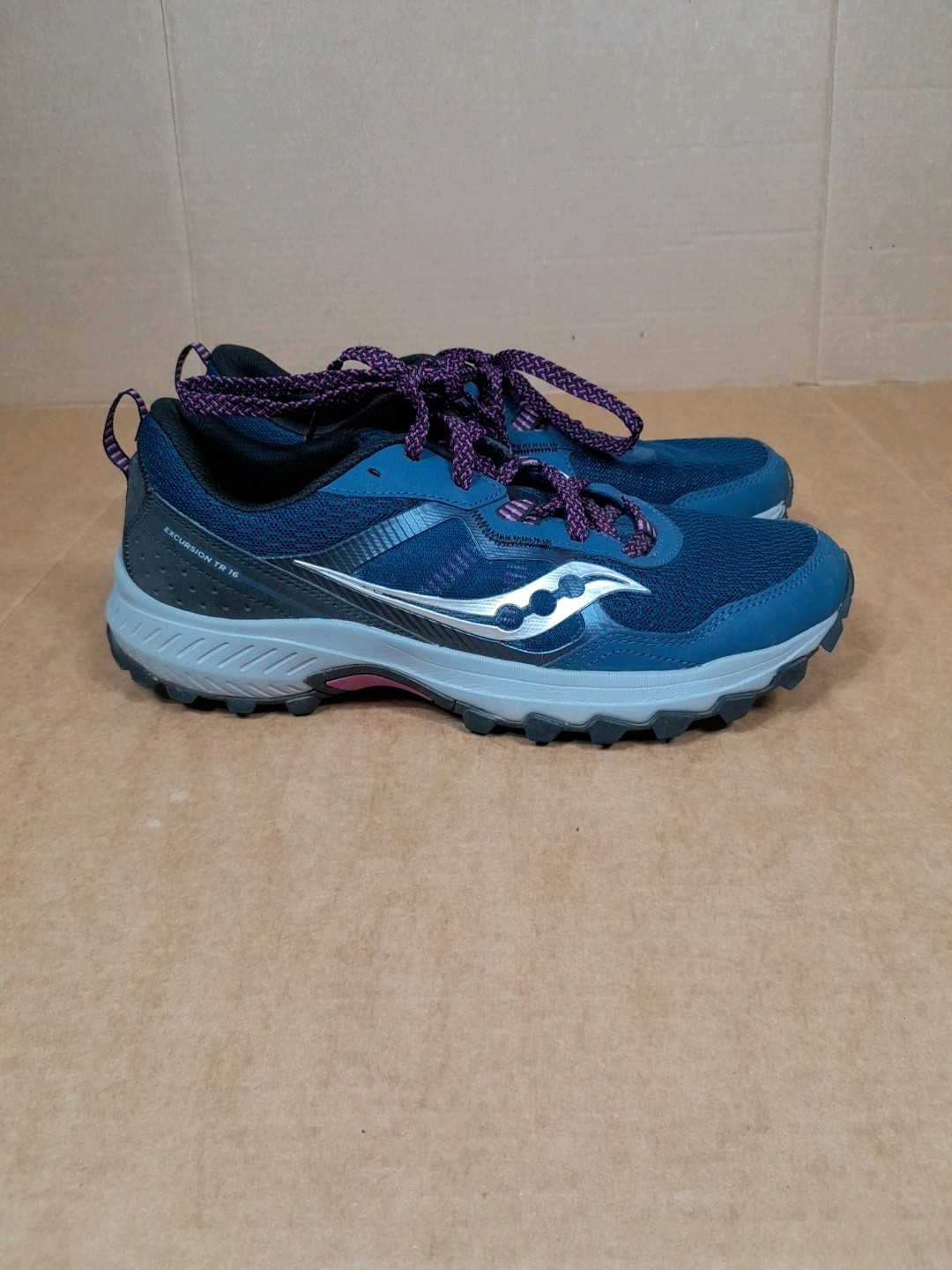 Saucony Excursion Hike Sneaker Women Sz 0.5 Used NO INSOLES