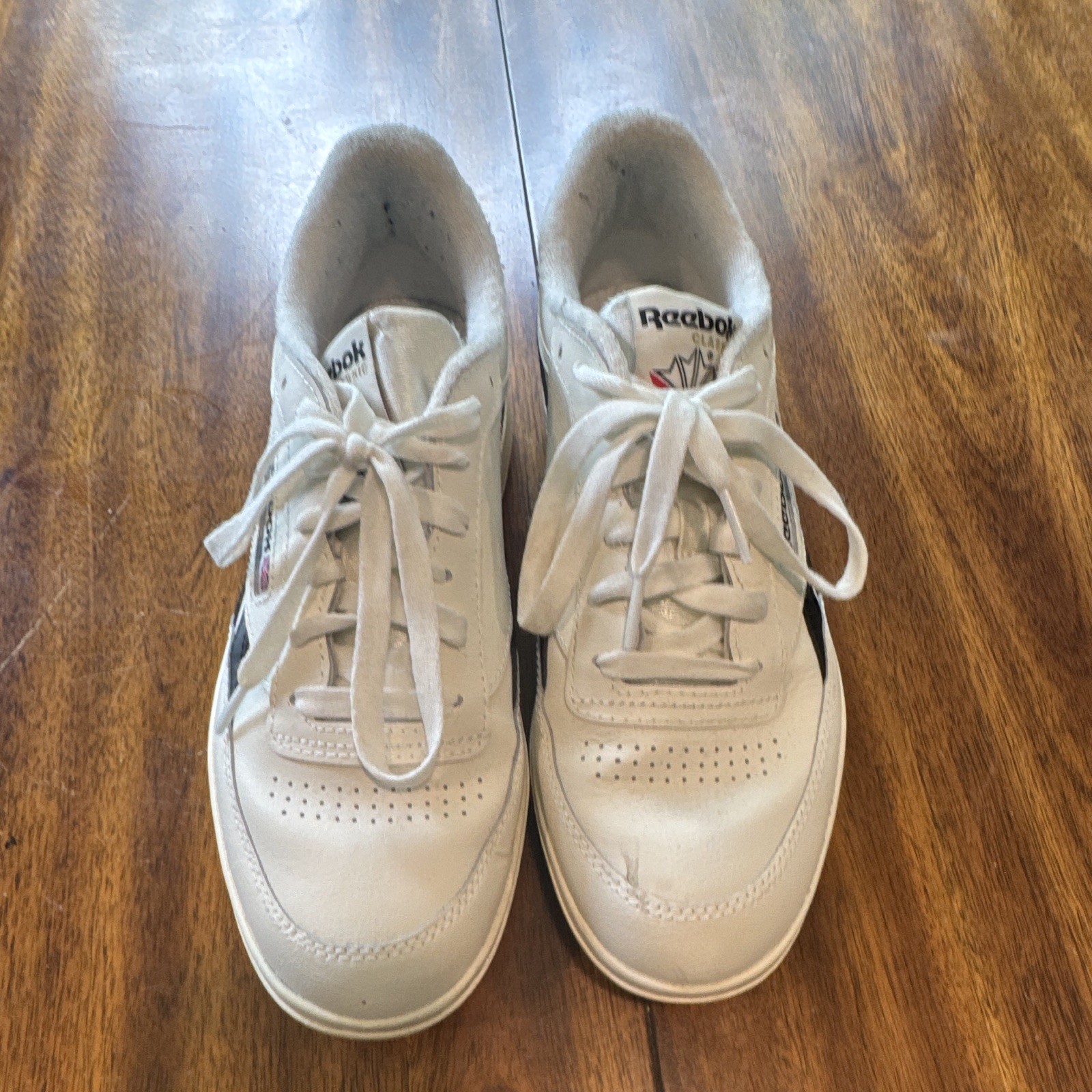 Reebok Women’s White/Black Low Top Lace-Up Sneakers Athletic Casual Activewear