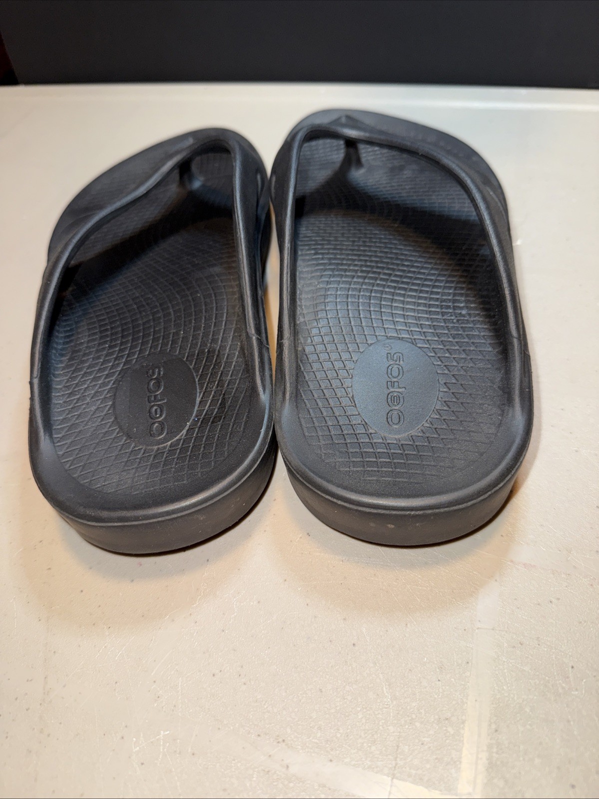 OOFOS flip flop Sandal Lightweight Recovery Footwear Reduces Stress Shoe M10 W12