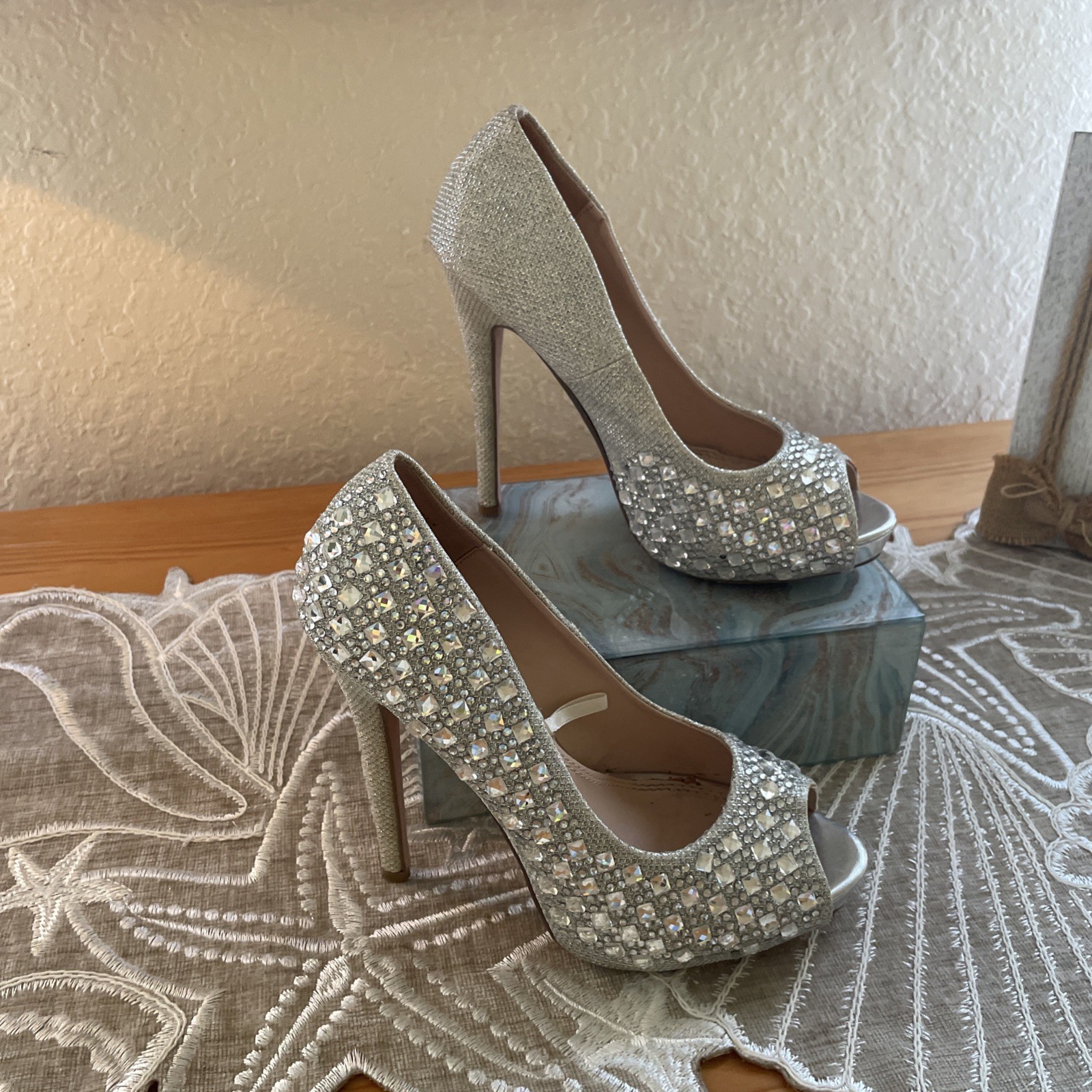 Camille Women sz 6 silver embellished stiletto high heel, Formal