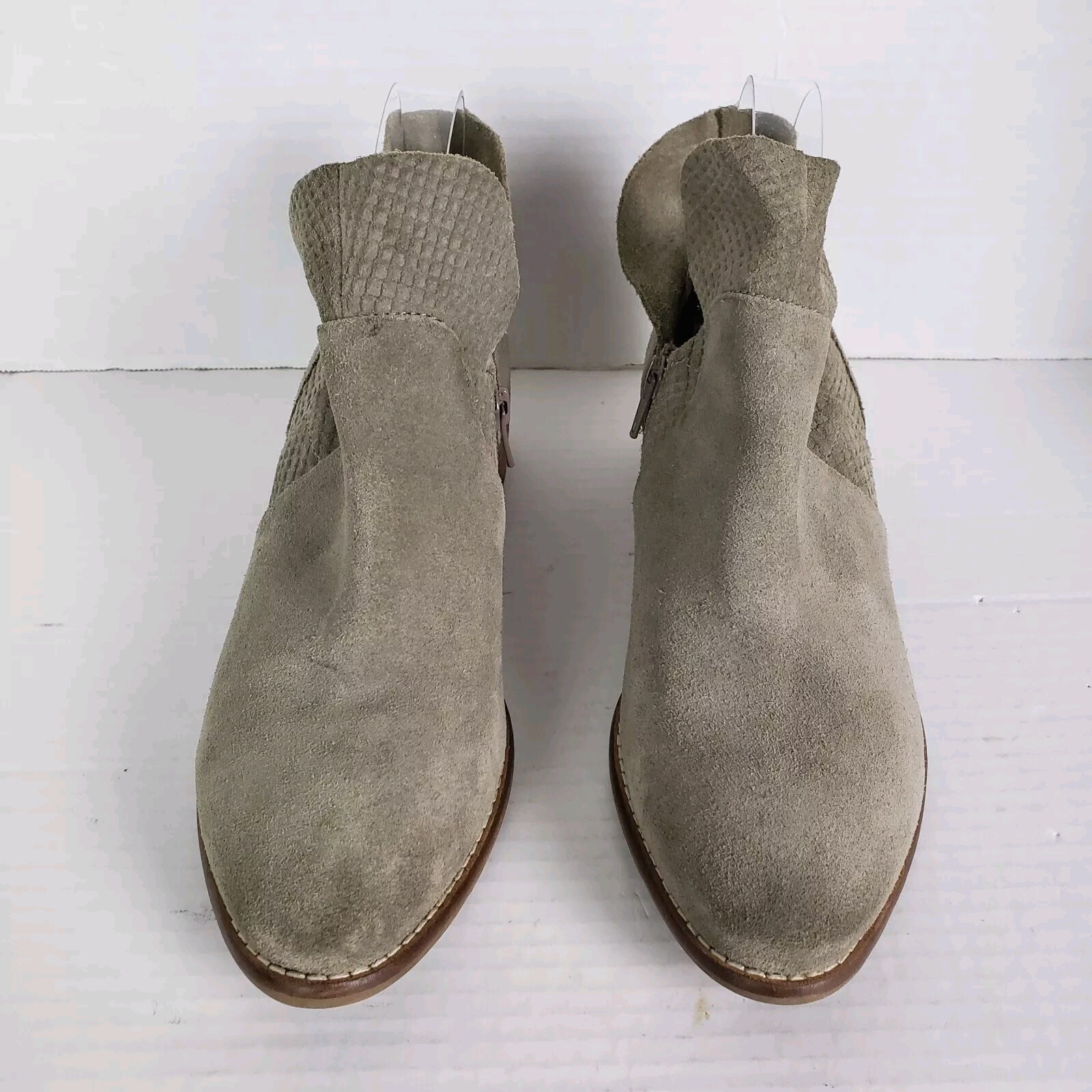 Seychelles Ankle Boots Womens 8.5 Gray Suede Leather Embossed Block Heel Zip