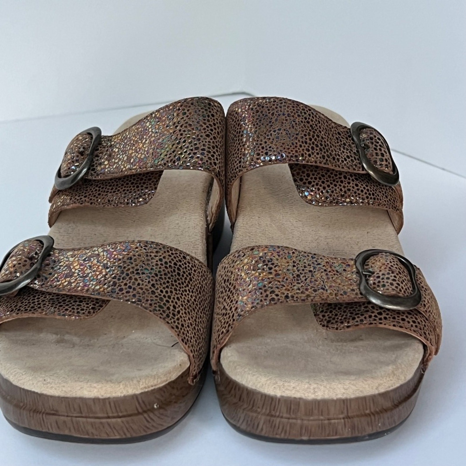 Dansko Sandals 9.5 Wedges 9.5 40 Clogs Iridescent Neutral Comfort Heels Arch