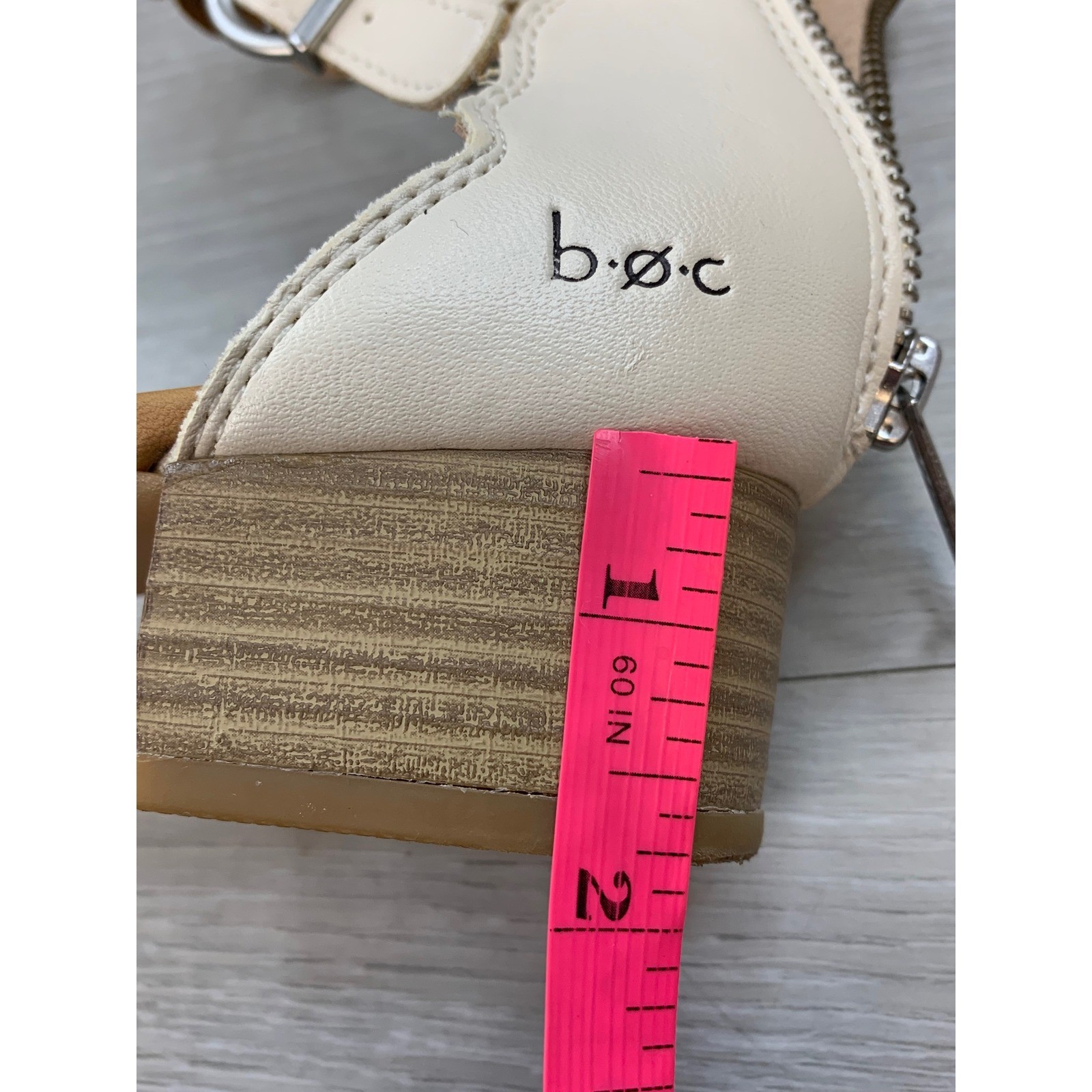Born Concept Scalloped Ankle Strap Sandals Cream Off-White 6 Comfort Shoes
