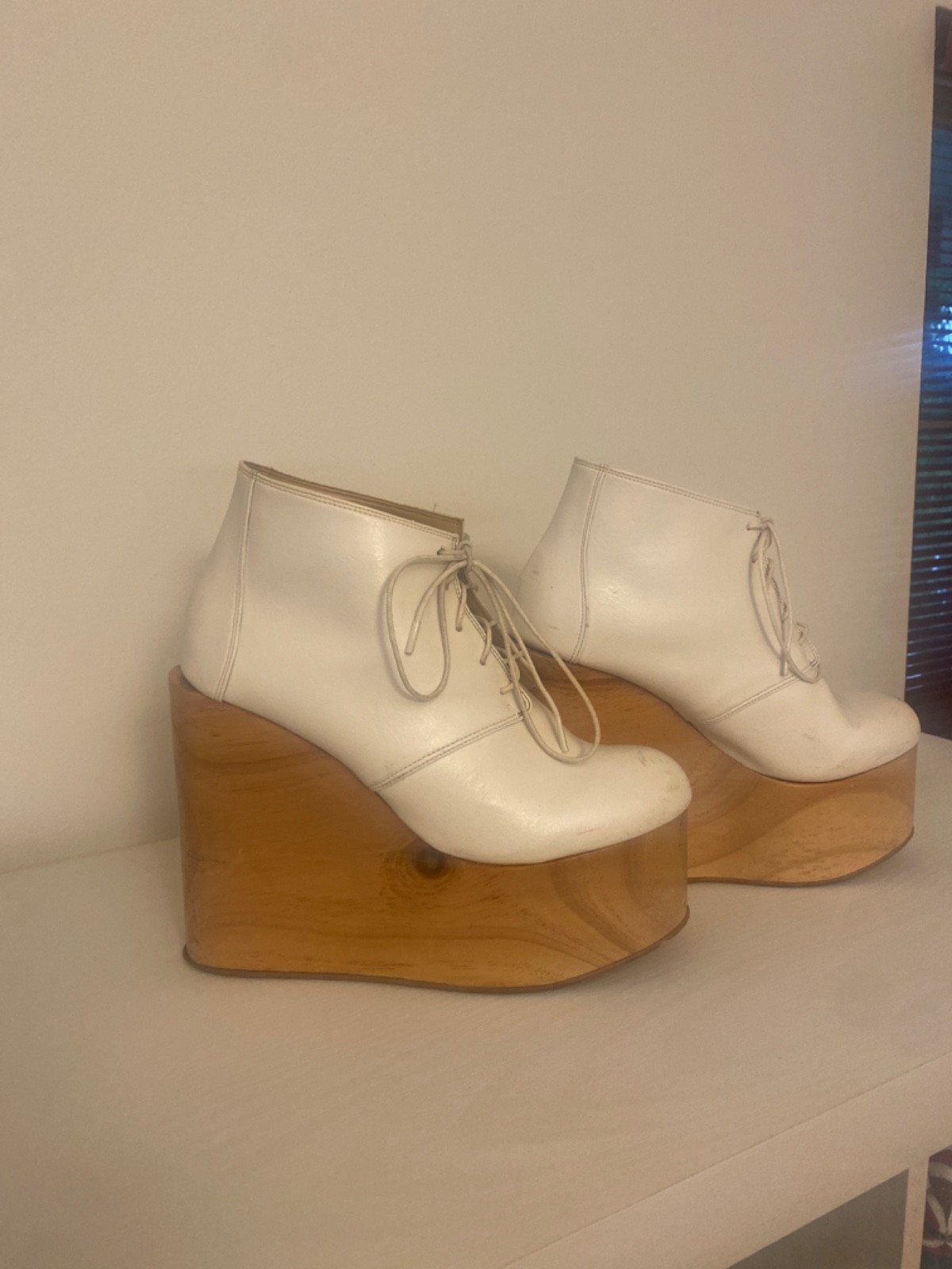 Vintage Deandri Women’s Designer White & Wood Sky High Platform Boots Sz 8 HTF
