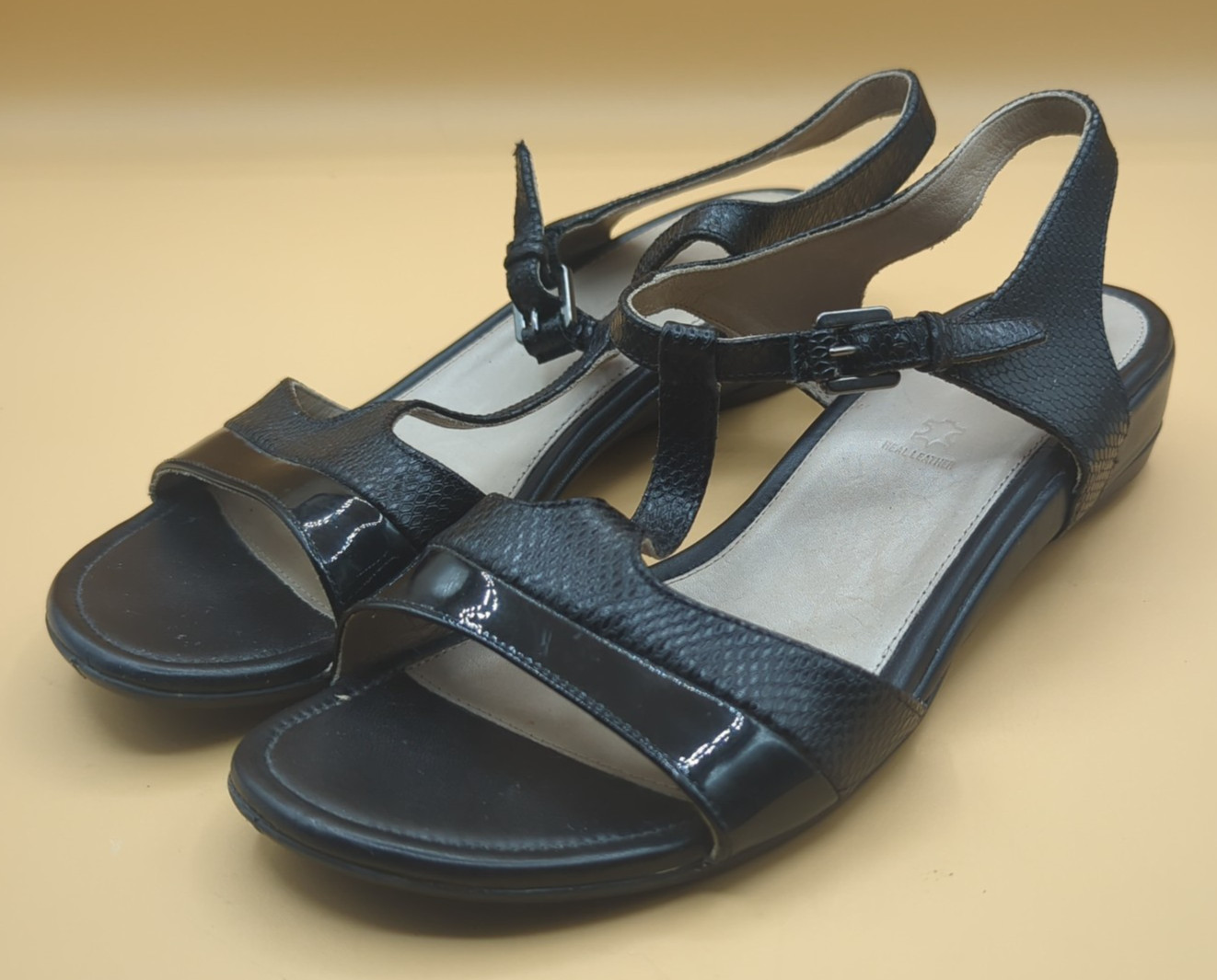Ecco Touch T-Strap Wedge Black Sandal Womens Sz US 8.5 EU 39 Textured Snake