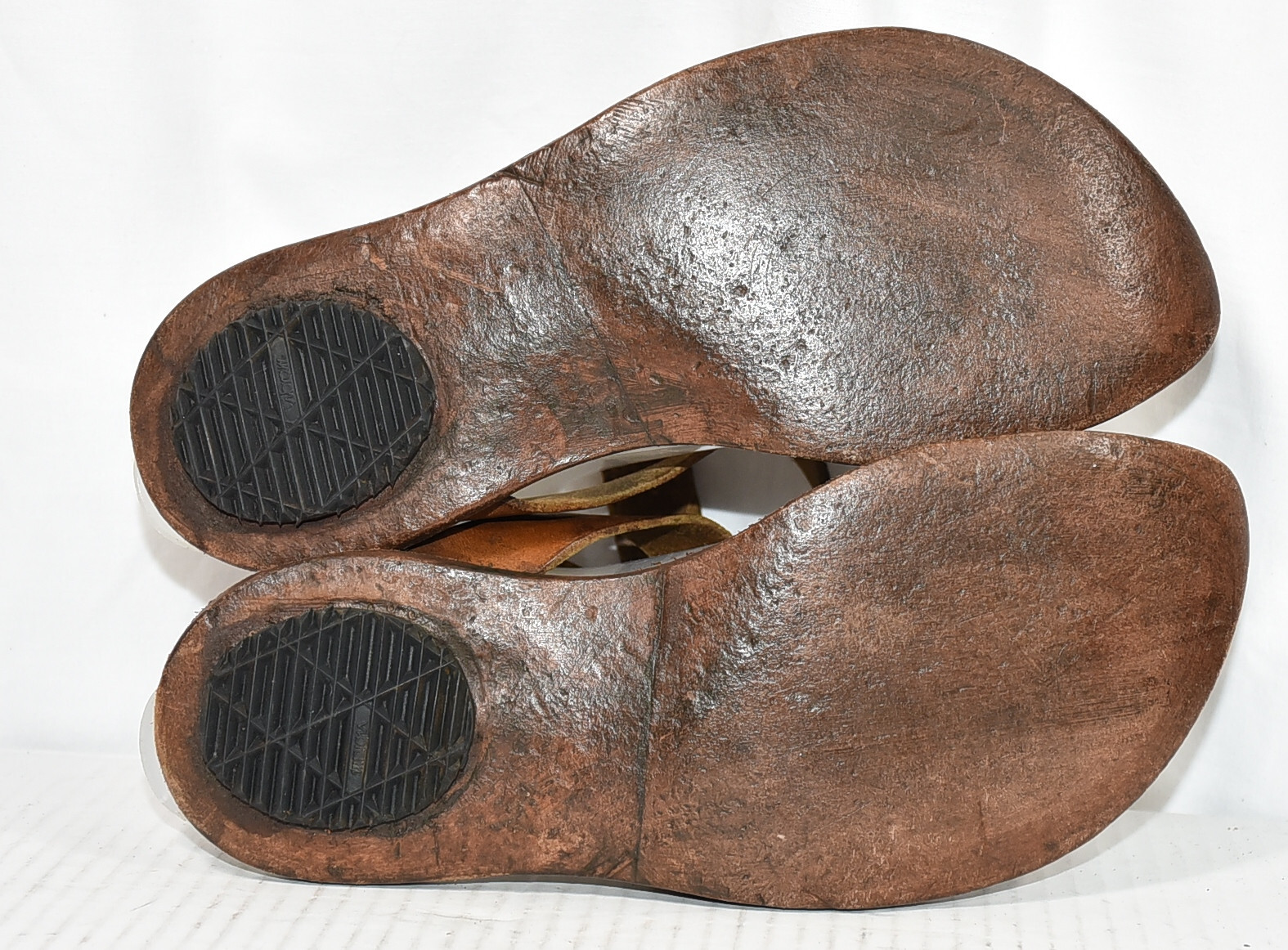 Cydwoq Hand Made in USA Tan Leather Ankle Strap Thong Sandals Womens Sz 36 US 6