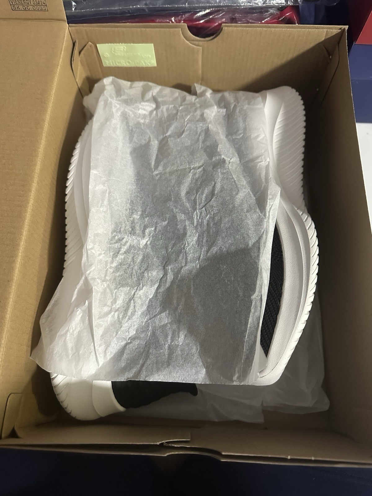 New With Box- Skechers Hand Free Slip-ins Air Cooled Memory Foam Insole-Size 9