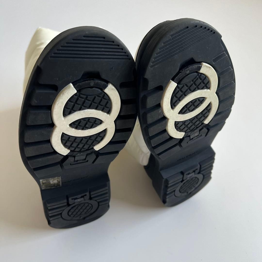 CHANEL Cocomark Embroidered Logo Quilted Down Snow Boots