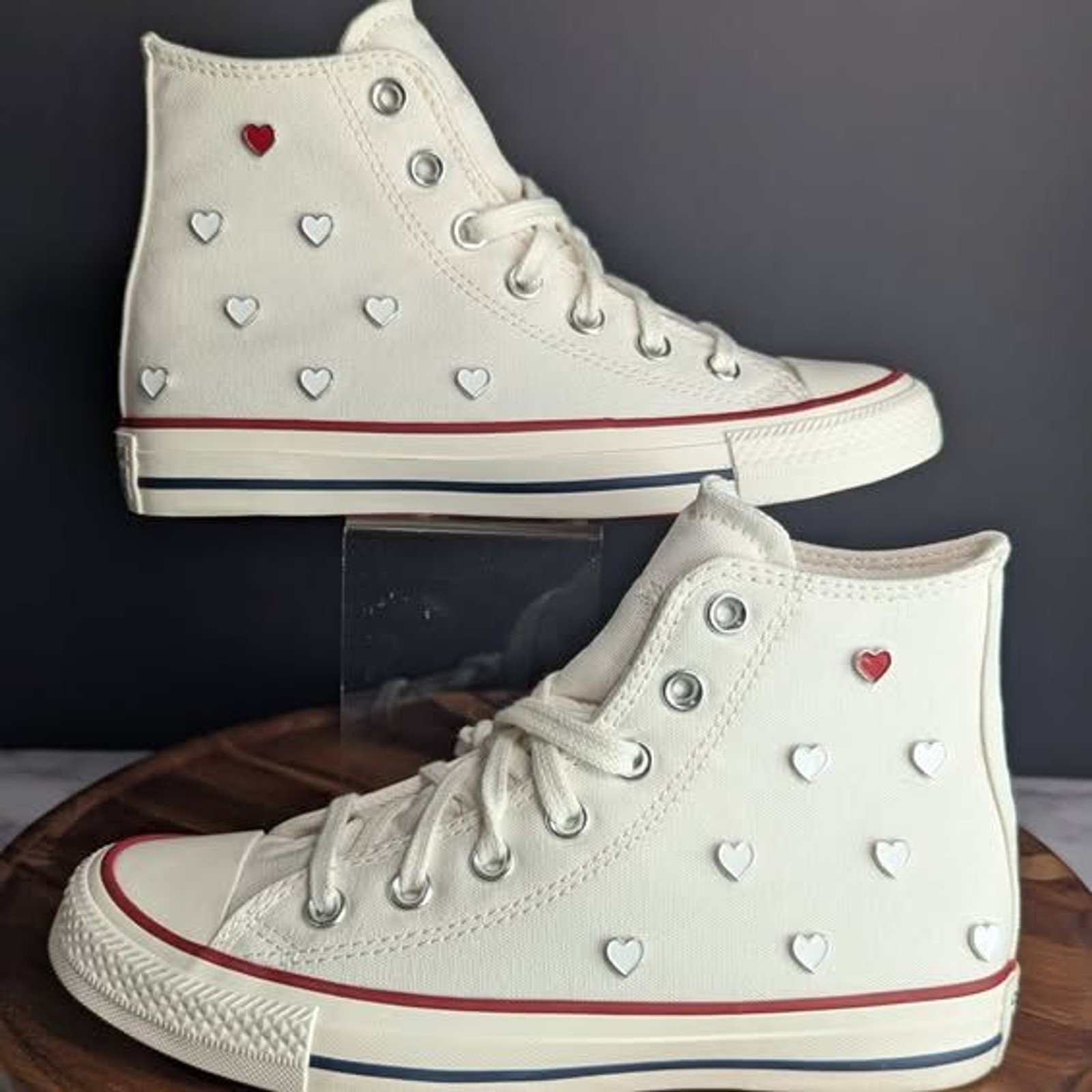 Women Converse Vintage White Red Valentines Hearts Size 6 A19055C