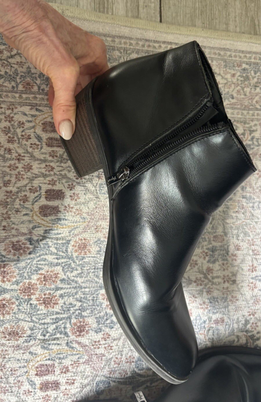 Vepose Black Leather Side Zip Ankle Boots Stacked Heel Rubber Sole Booties~11