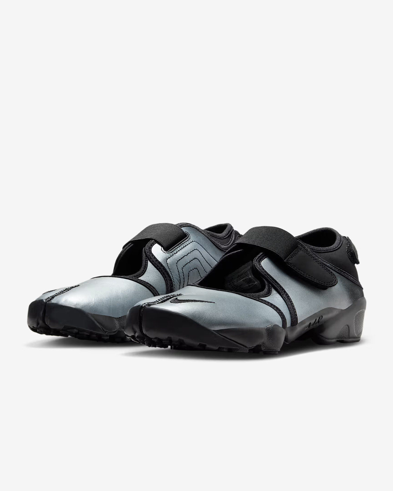 IH3656-095 Nike Women’s Air Rift Metallic Silver Black (Women’s)