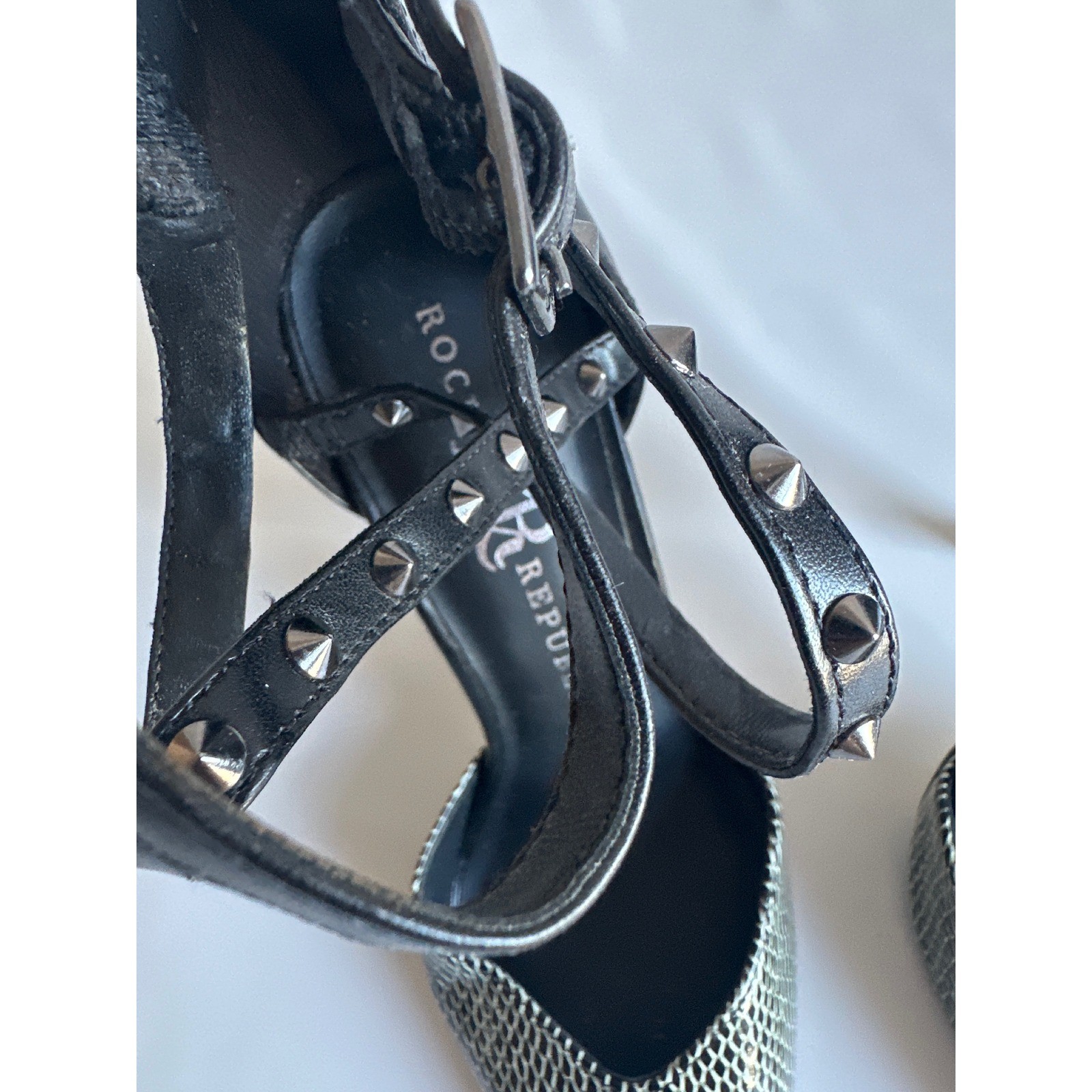 Rock Republic Studded Ankle Strap Heels Pointed Toe Black White Pumps 7.5
