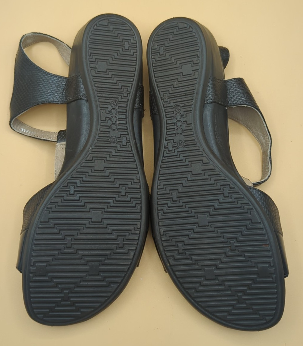 Ecco Touch T-Strap Wedge Black Sandal Womens Sz US 8.5 EU 39 Textured Snake