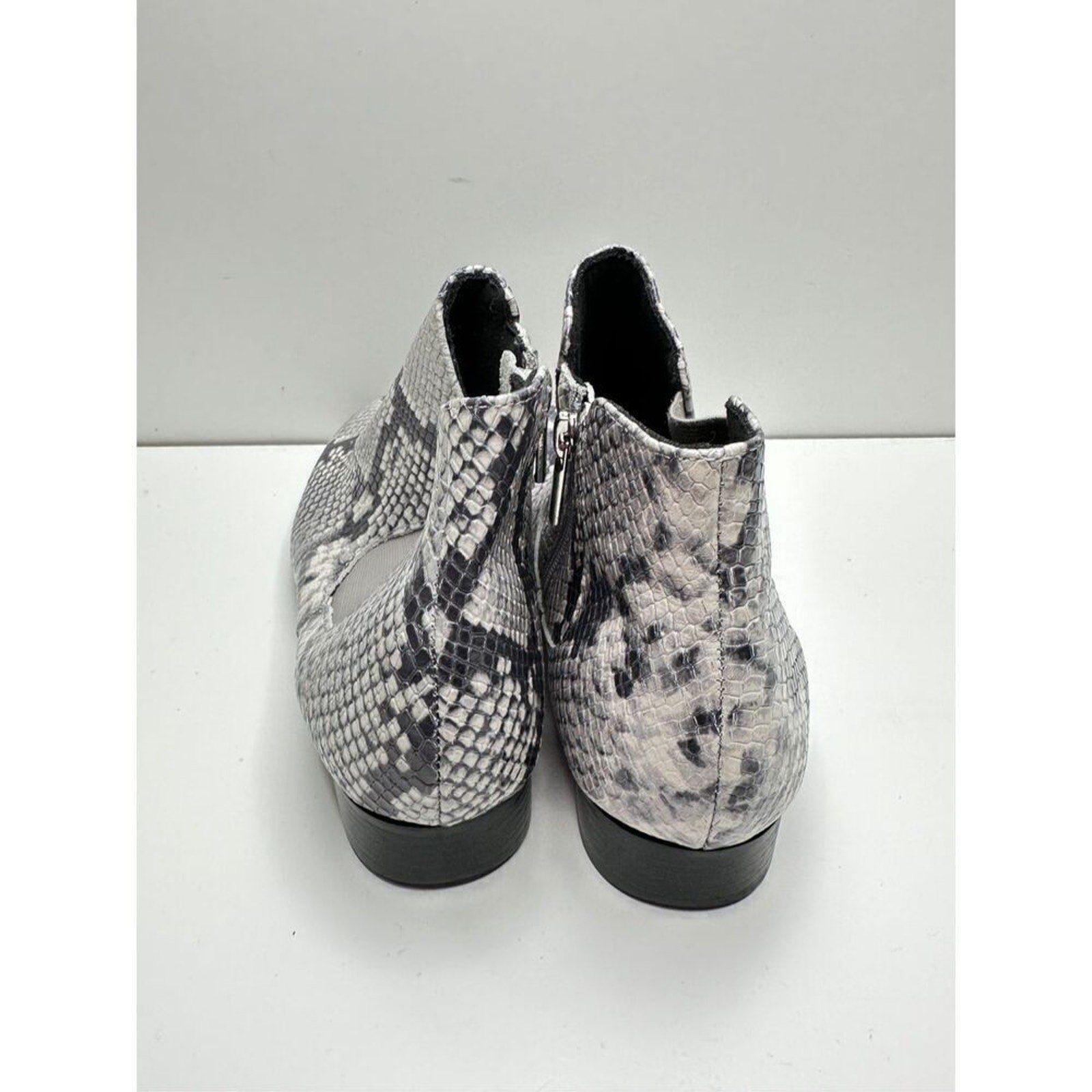 Munro Boots Cate Chelsea Women’s Size 8.5 Snake Print Side Zip Water Resistant