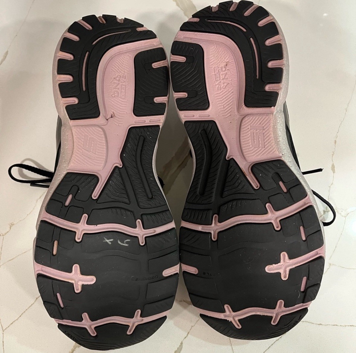 Brooks Ghost 15 Running Shoes. Women’s Size 10.5 Color Black Rose Gold
