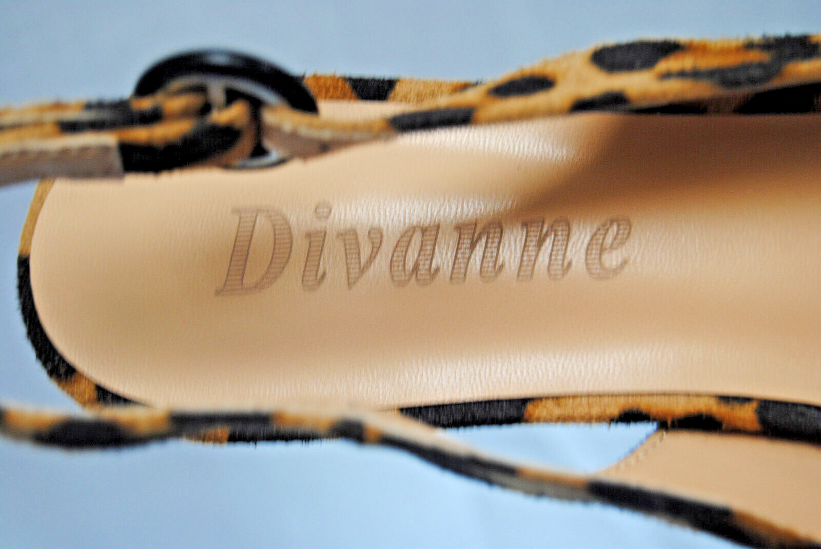 Divanne Womens Leopard Print Pointed Toe Slingback Strap Kitten Heels New T2350