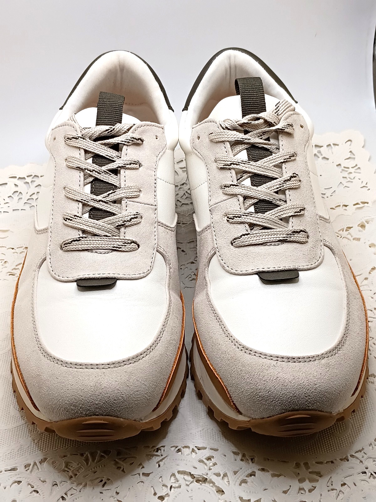 Universal Thread Women’s Size 9.5 Maria White / Gray /Brown Memory Foam Sneakers