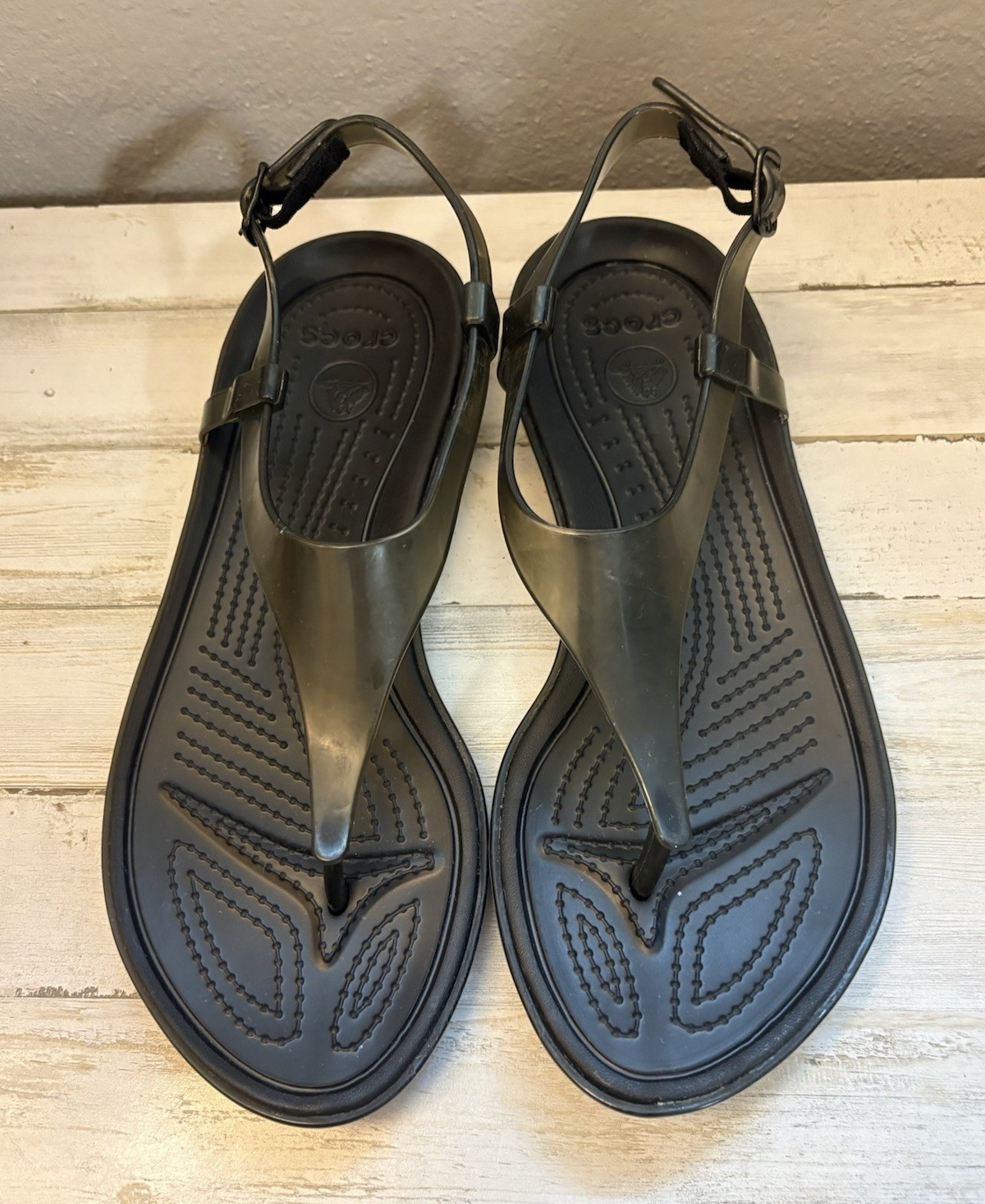Crocs Women’s Black Thong Sandals Rubber Buckle Ankle Strap Casual US 8