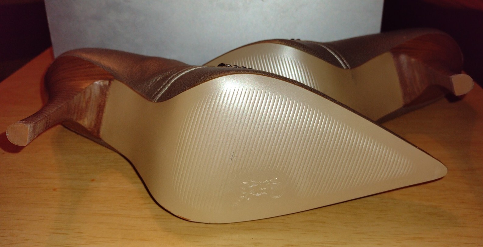 New Bronze Carlos Santana Chainber Platino Heels Size 10m 4.25 Heel