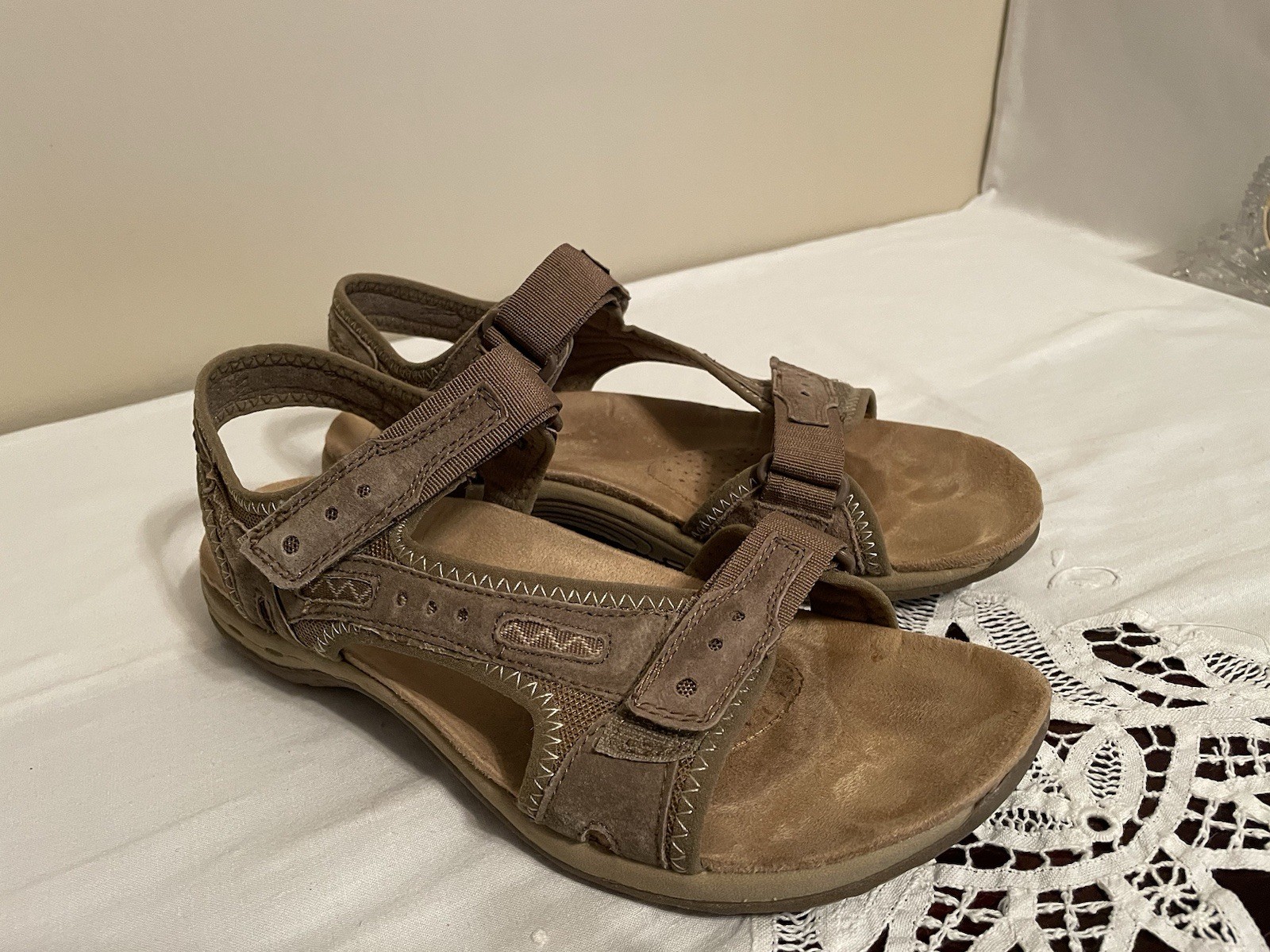 Magellan Outdoors Sudberry Tan Suede Sandals Women’s Size 10 Adjustable – EUC