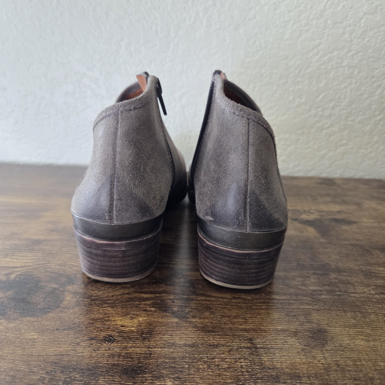 Lucky Brand Low Ankle Metal Detail Grey Western Suede Bootie US 8M 38 Women’s
