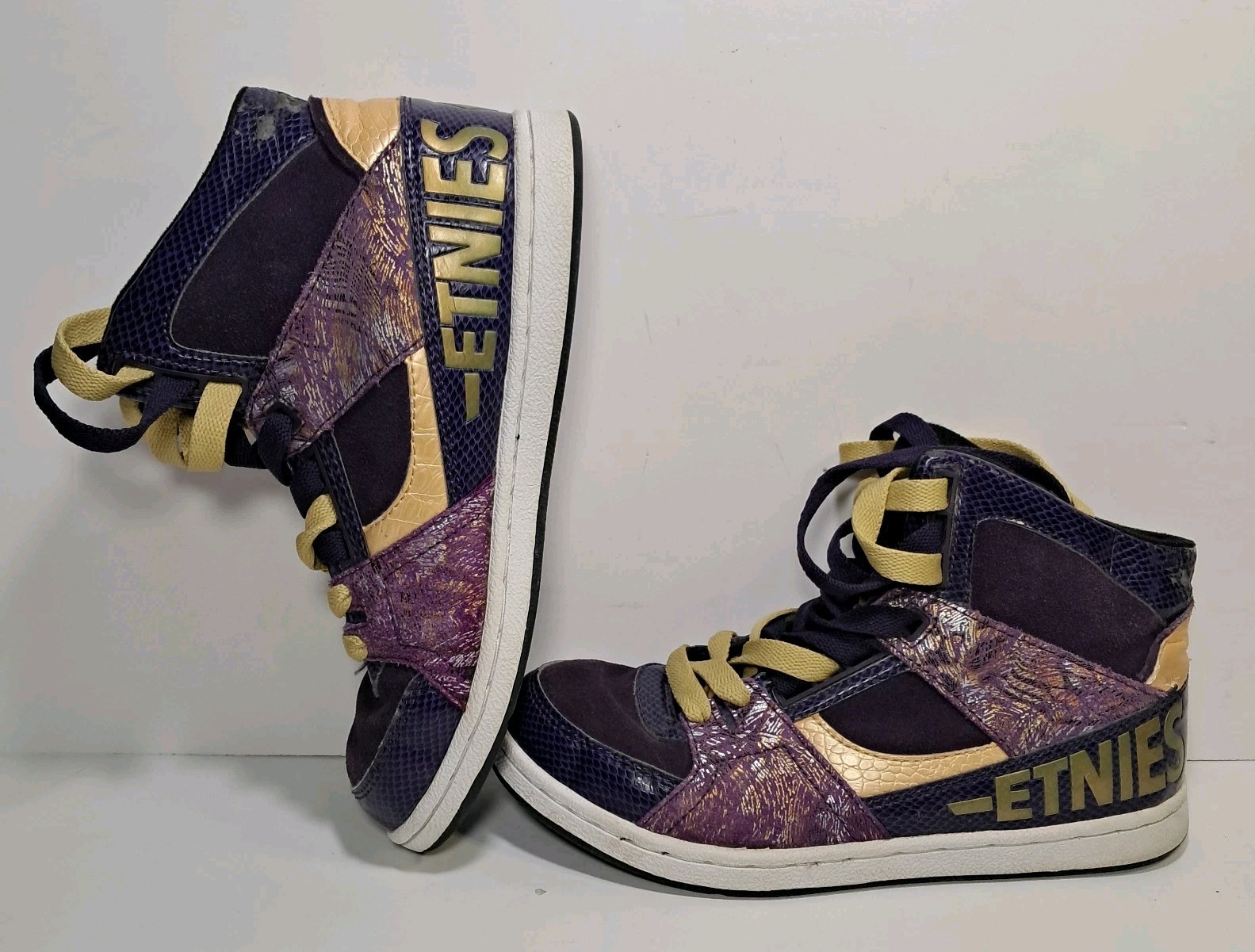 Vintage ETNIES High Top Skater Shoes Size 6.5 Ollie King, Purple & Gold