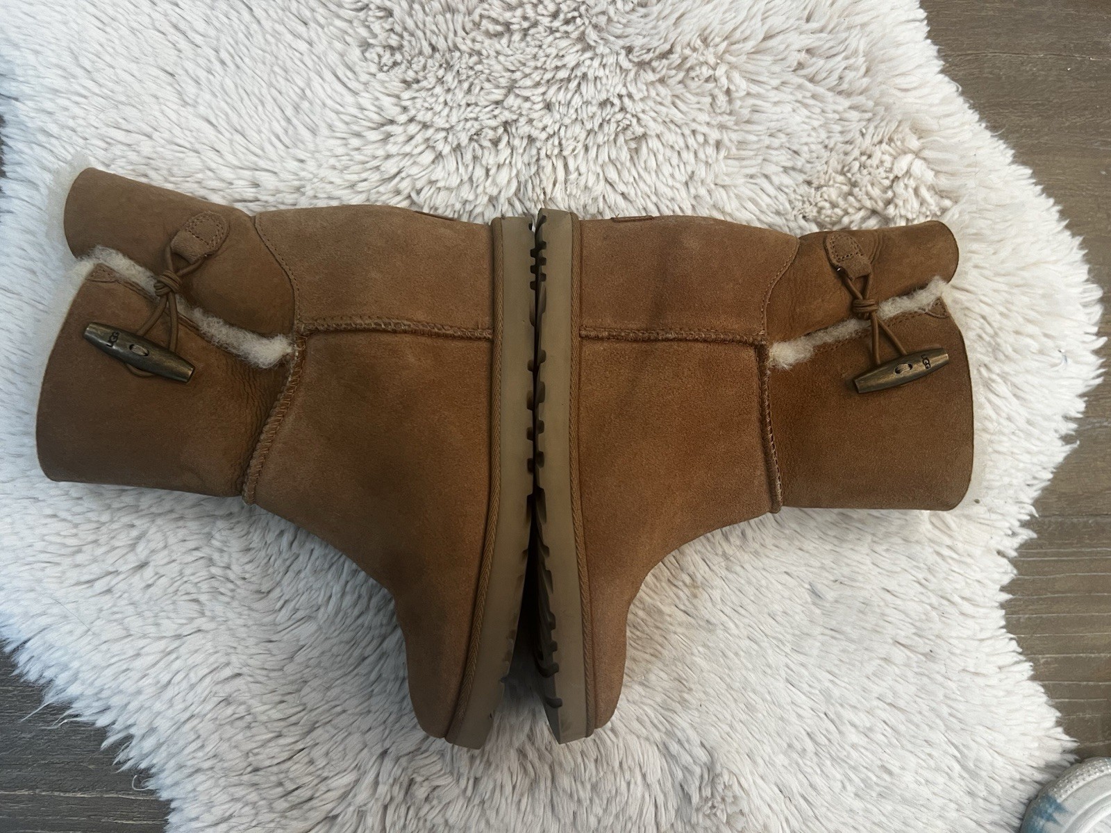 UGG Australia Bailey Button Brown Suede Sheepskin Ankle Bootie Women’s 7.5