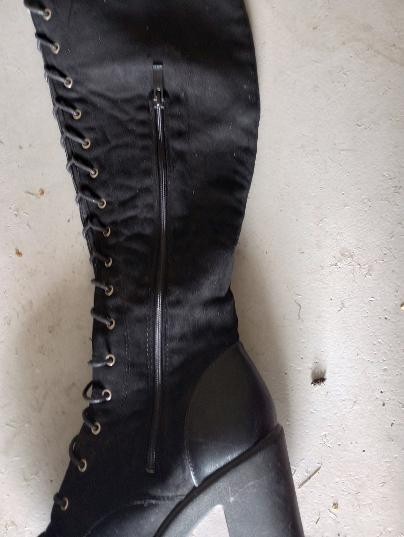 WOMEN’S LACE UP BOOTS – KNEE/THIGH HIGH SIZE 10 – BLACK SUEDE