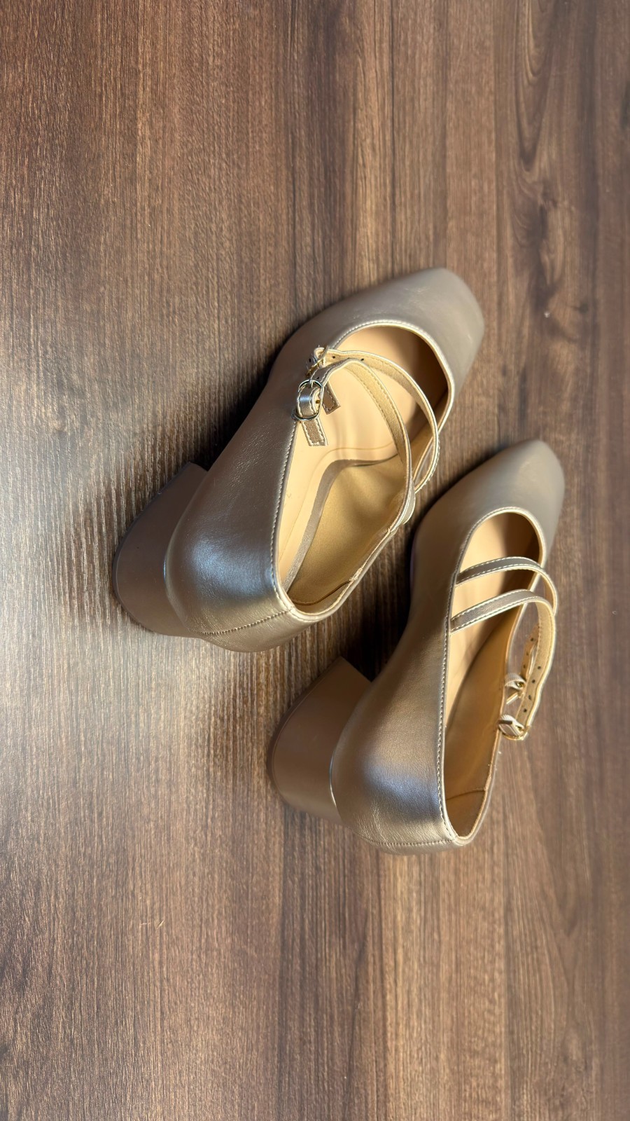 Journee Gredah Women Champagne Square Toe Flats Size 9.5M New Box