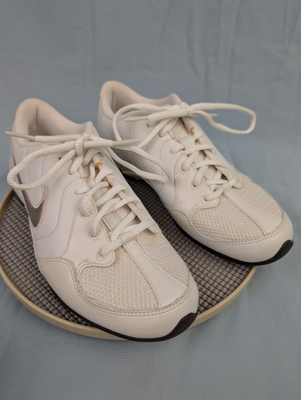 Nike Musique IV White Silver Pink Dance Cheer Shoes Women’s Size 6.5 366191-104