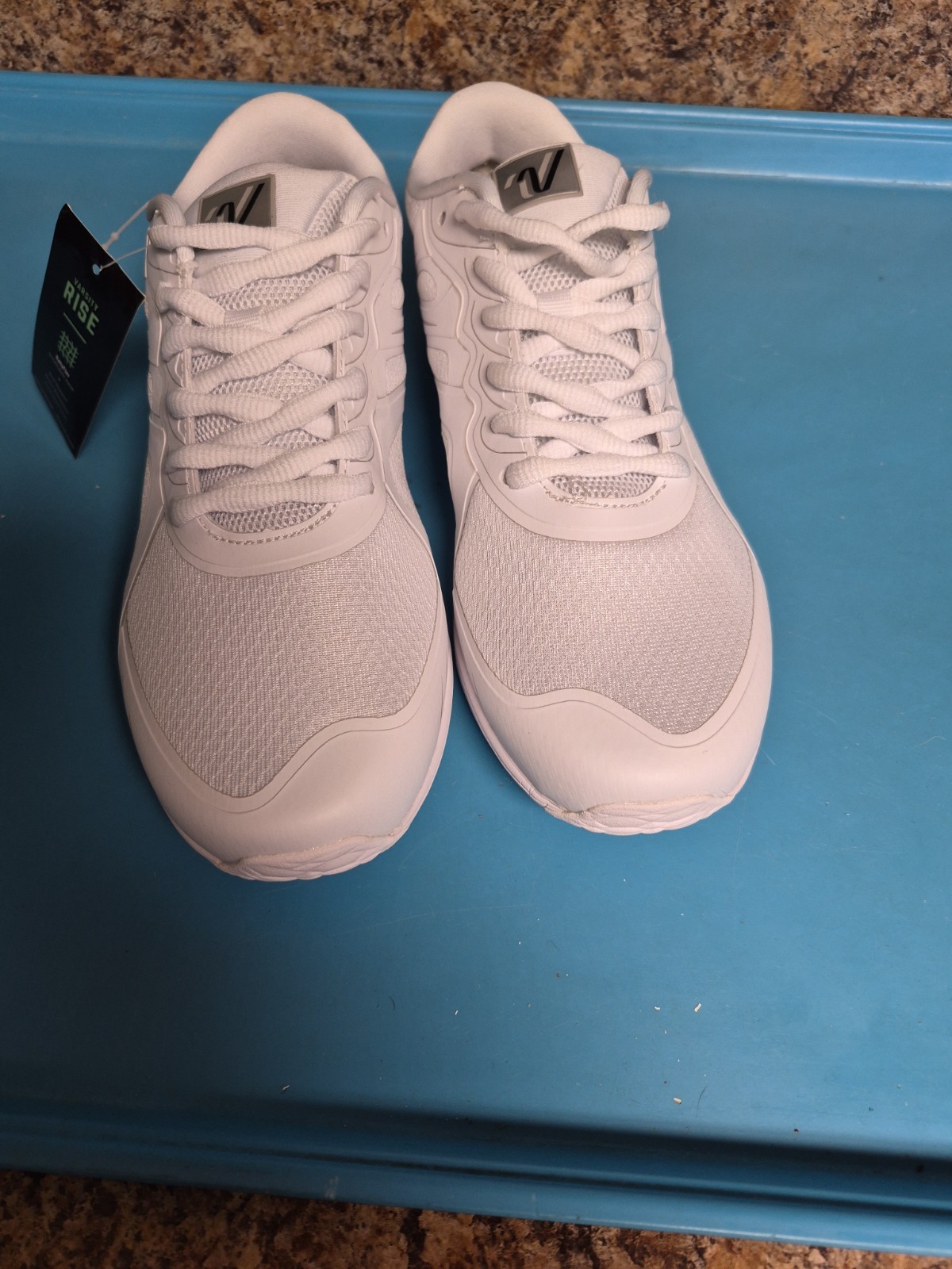 NEW Varsity Rise Woman’s White Cheer Shoes Lightweight Cinch Laces US 8.5
