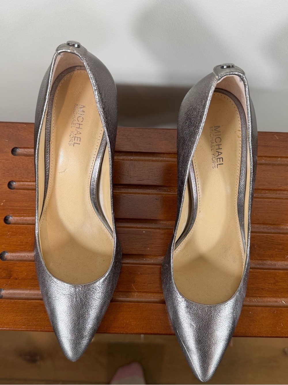 MICHAEL Michael Kors Metallic Pewter Pointed-Toe Pumps Size 6