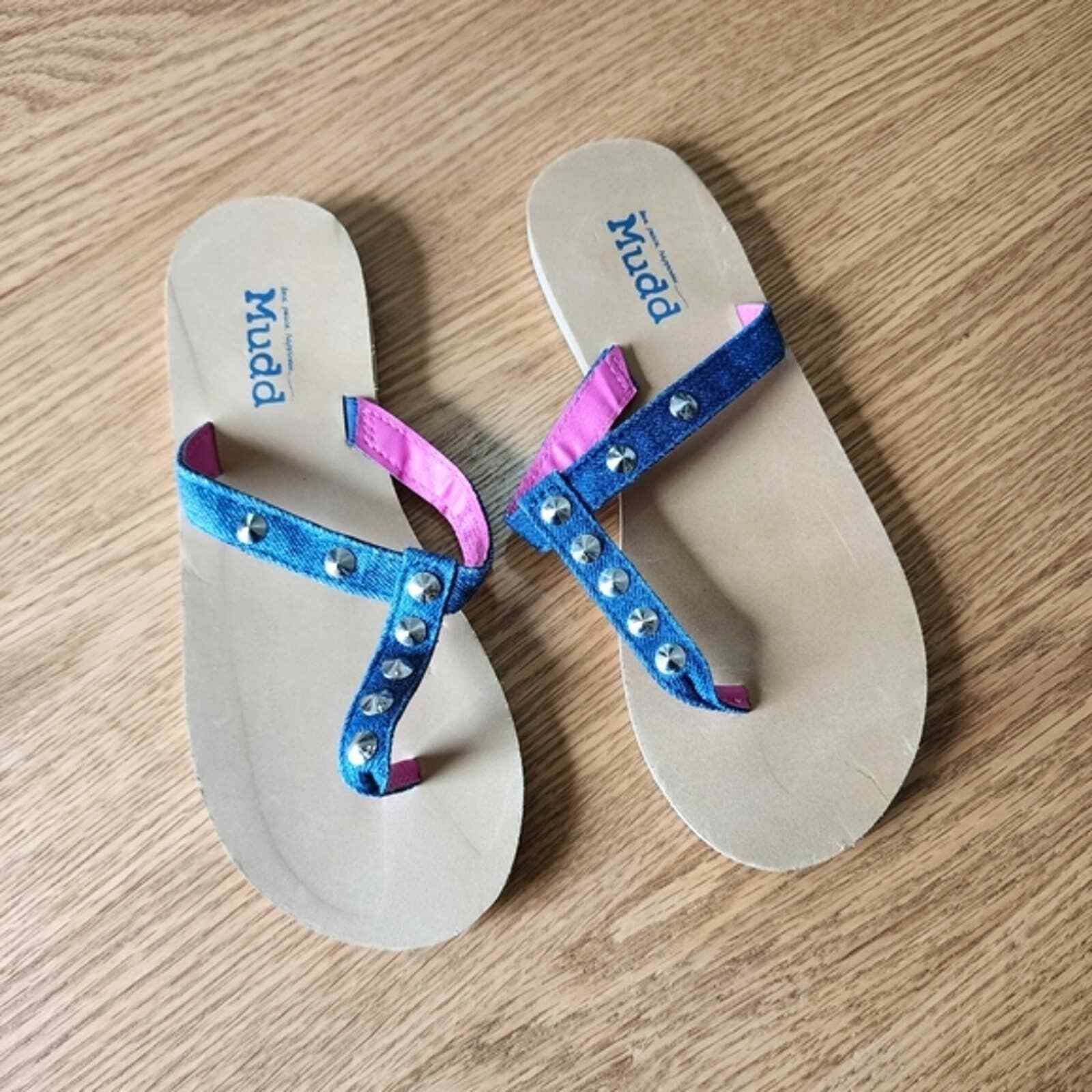 Mudd Denim Studded Thong Sandals Blue Silver and Tan Size Small 5/6