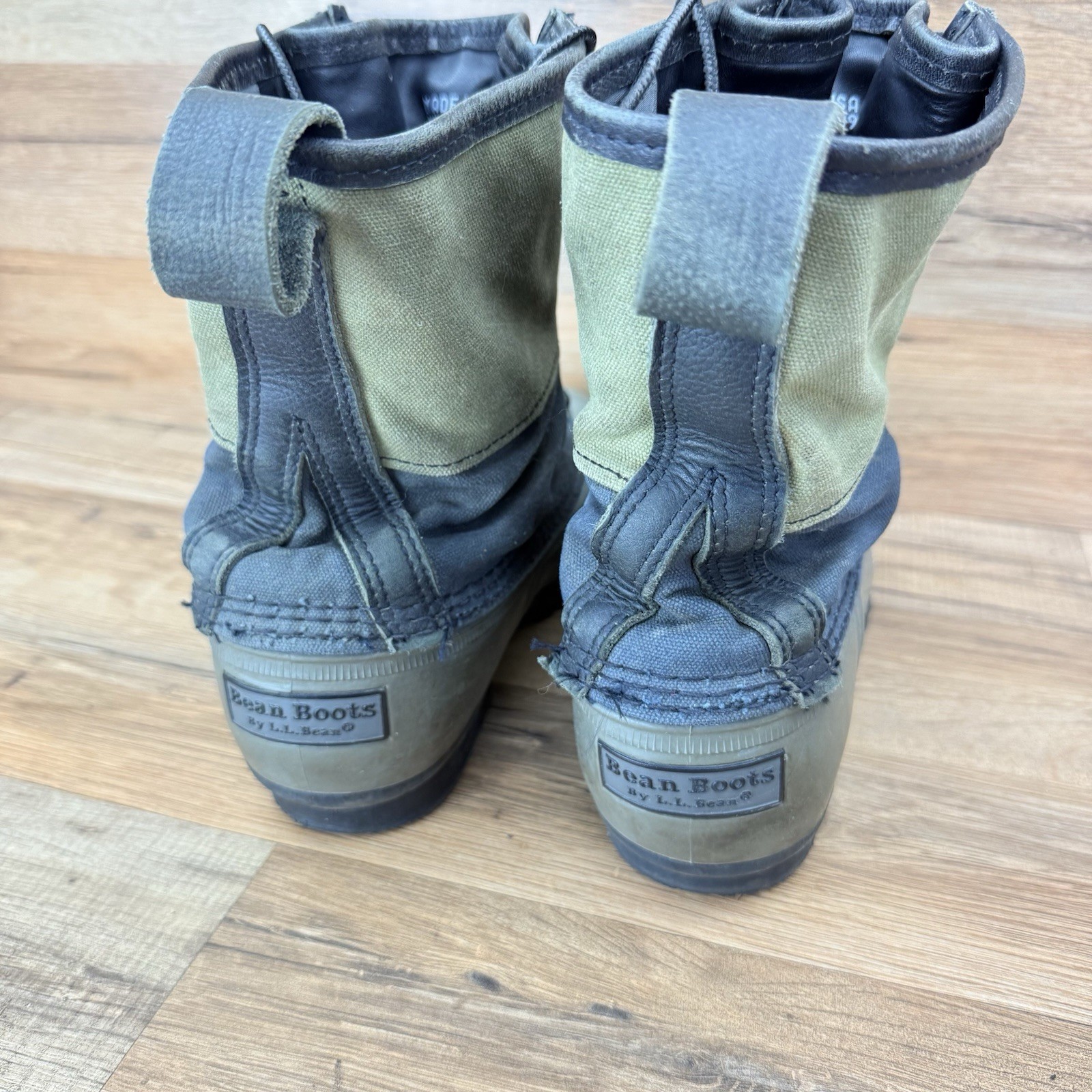 LL Bean Boots Women’s Size 10M Duck Boots Waxed Canvas And Rubber Lace Up Boots