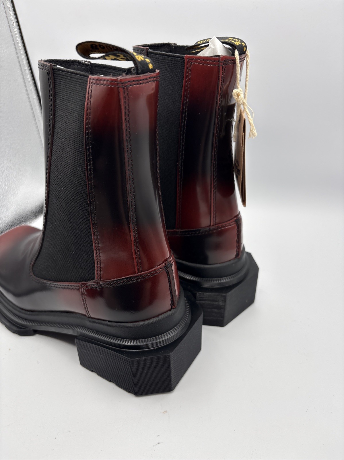 Dr. Martens Maybole Chelsea Boots Burgundy Black Rub Off Square Toe LA004 Size 6