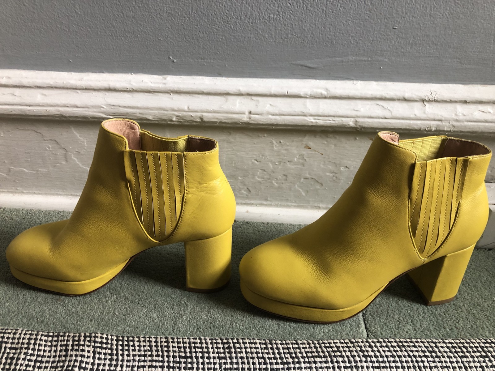 Samantha Pleet Chelsea Boots size 38, yellow
