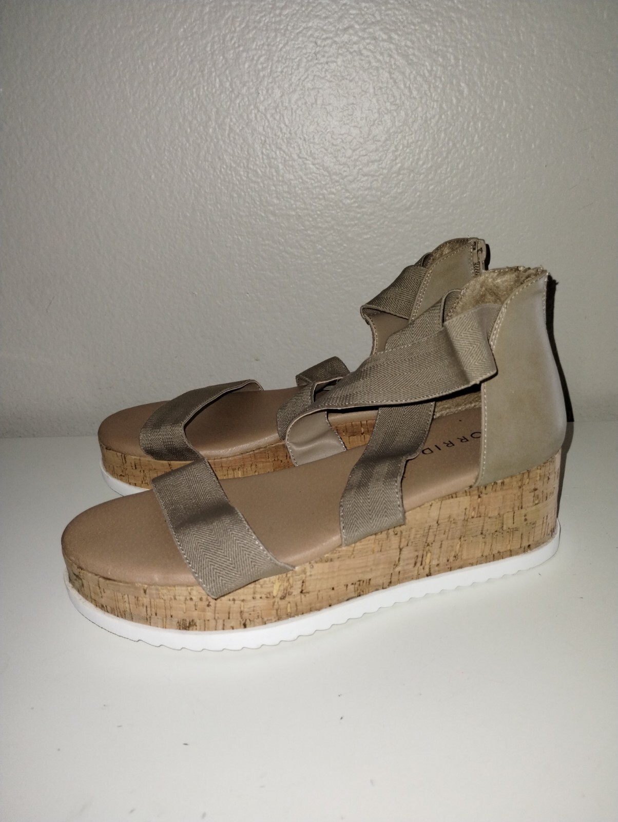 TORRID Tau Gore Bands Sports Wedge Beige Size 8.5W NEW Retail $55-Fast Shipping
