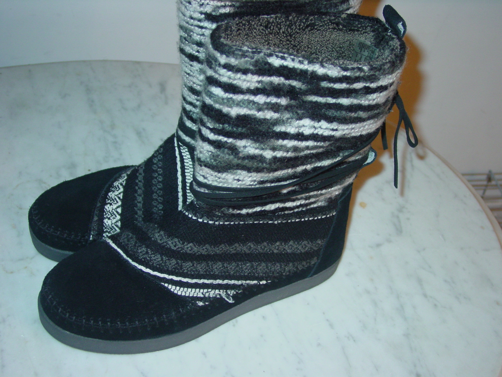 Toms Nepal Women’s Black Suede Textile Mix Faux Fur Lined Boots! Size 9 $99