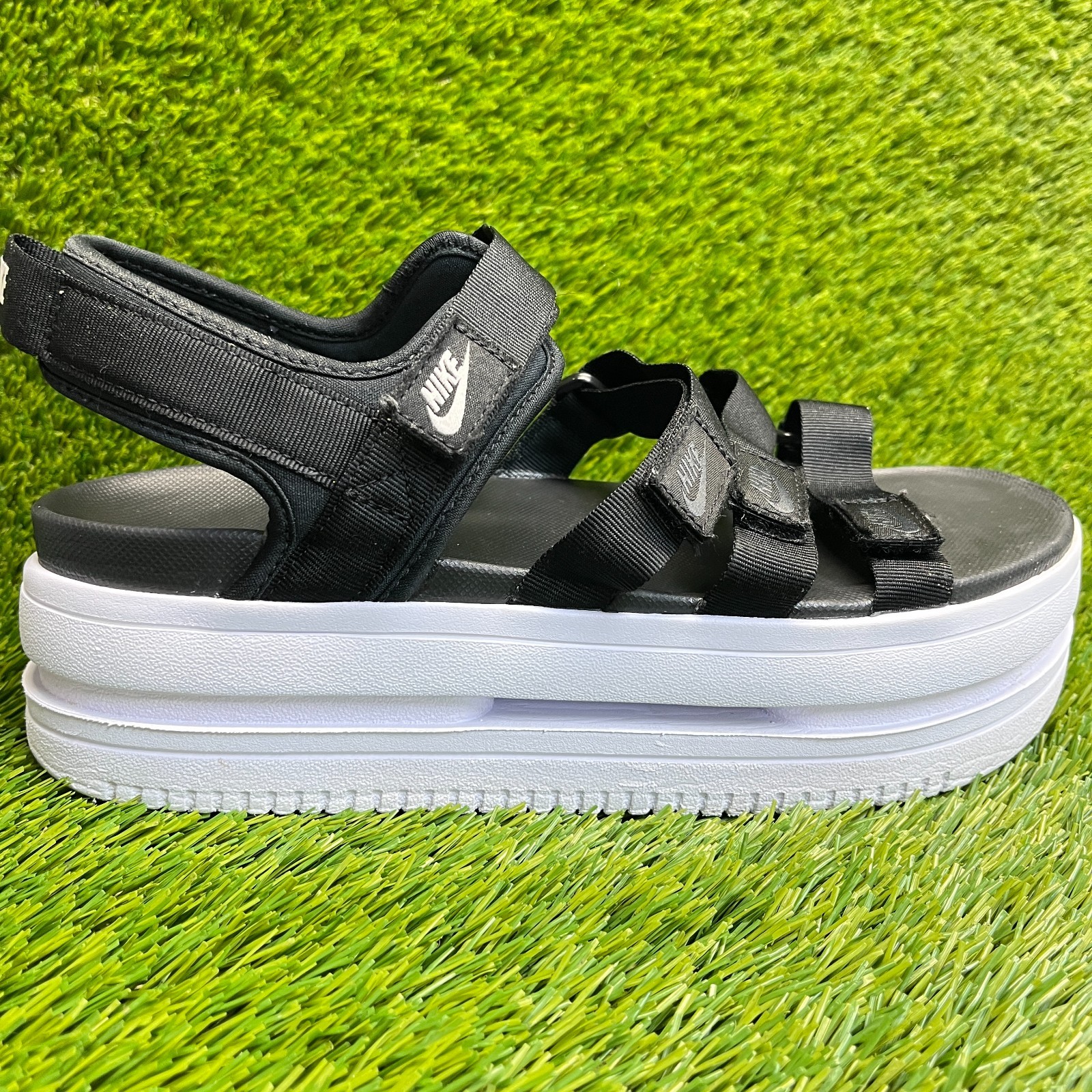 Nike Icon Classic Platform Womens Size 11 Black Beach Outdoor Strappy Sandals