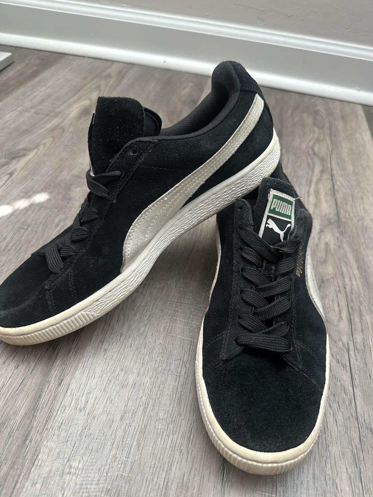 PUMA Suede Classic Men’s Suede Low Top Lace-Up Sneakers Black/White 355462-01