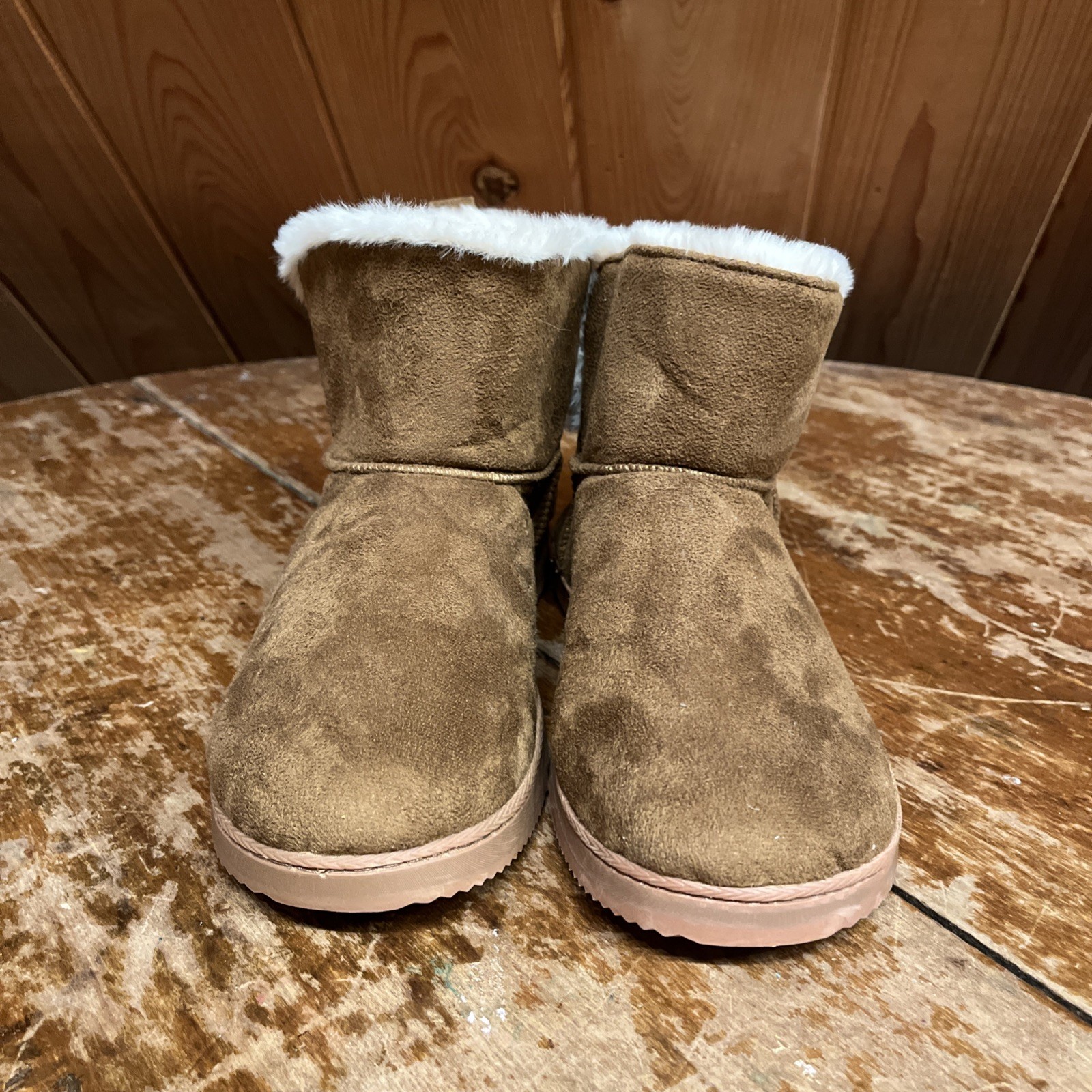 Dearfoams Women’s Winter Beth Faux Fur Foldown Booties | Large 9-10 (USA)