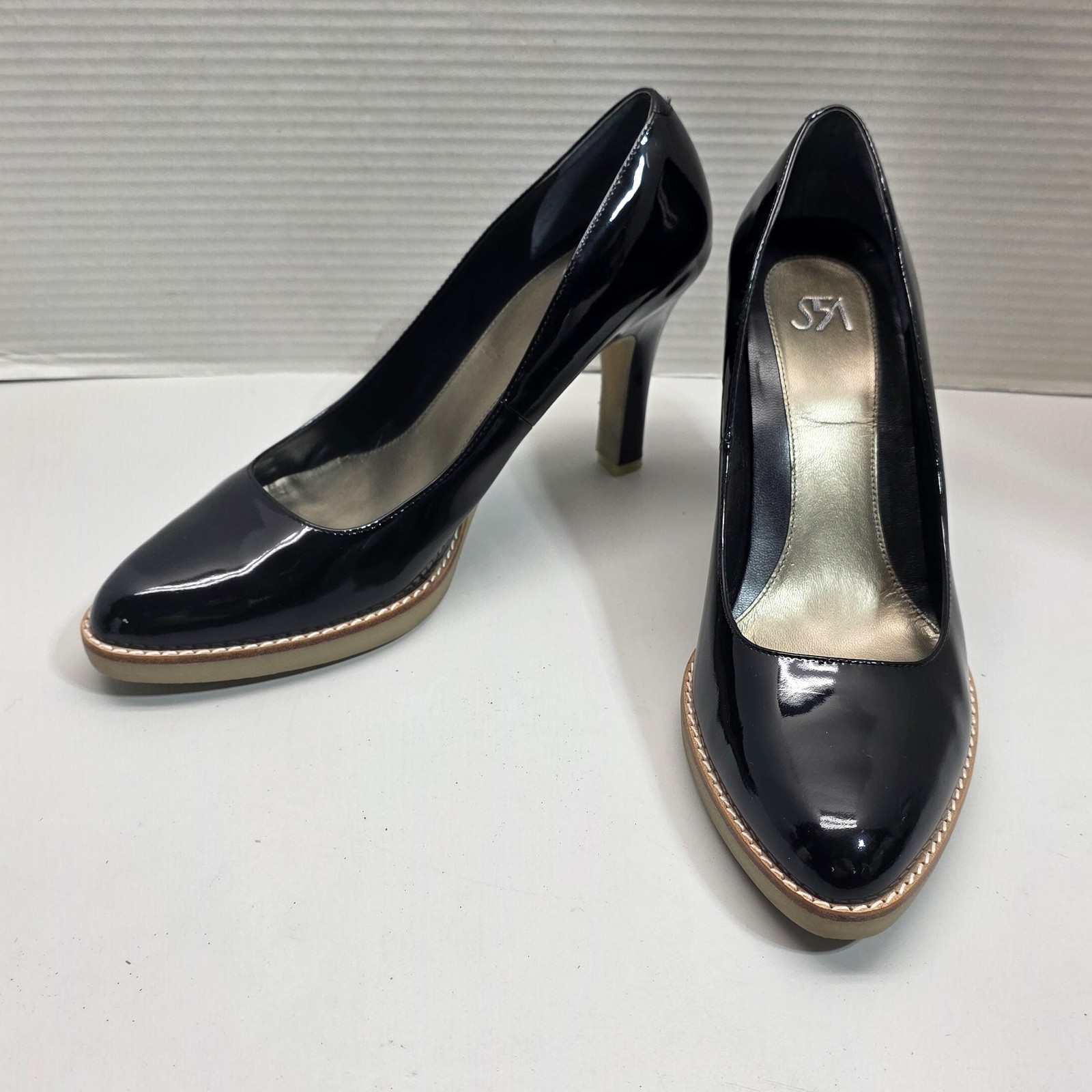 Heels Womens Size 9 Black Patent Leather Round Toe Stiletto Platform Pumps Saks